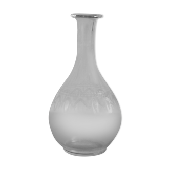 Carafe bombée en verre gravé