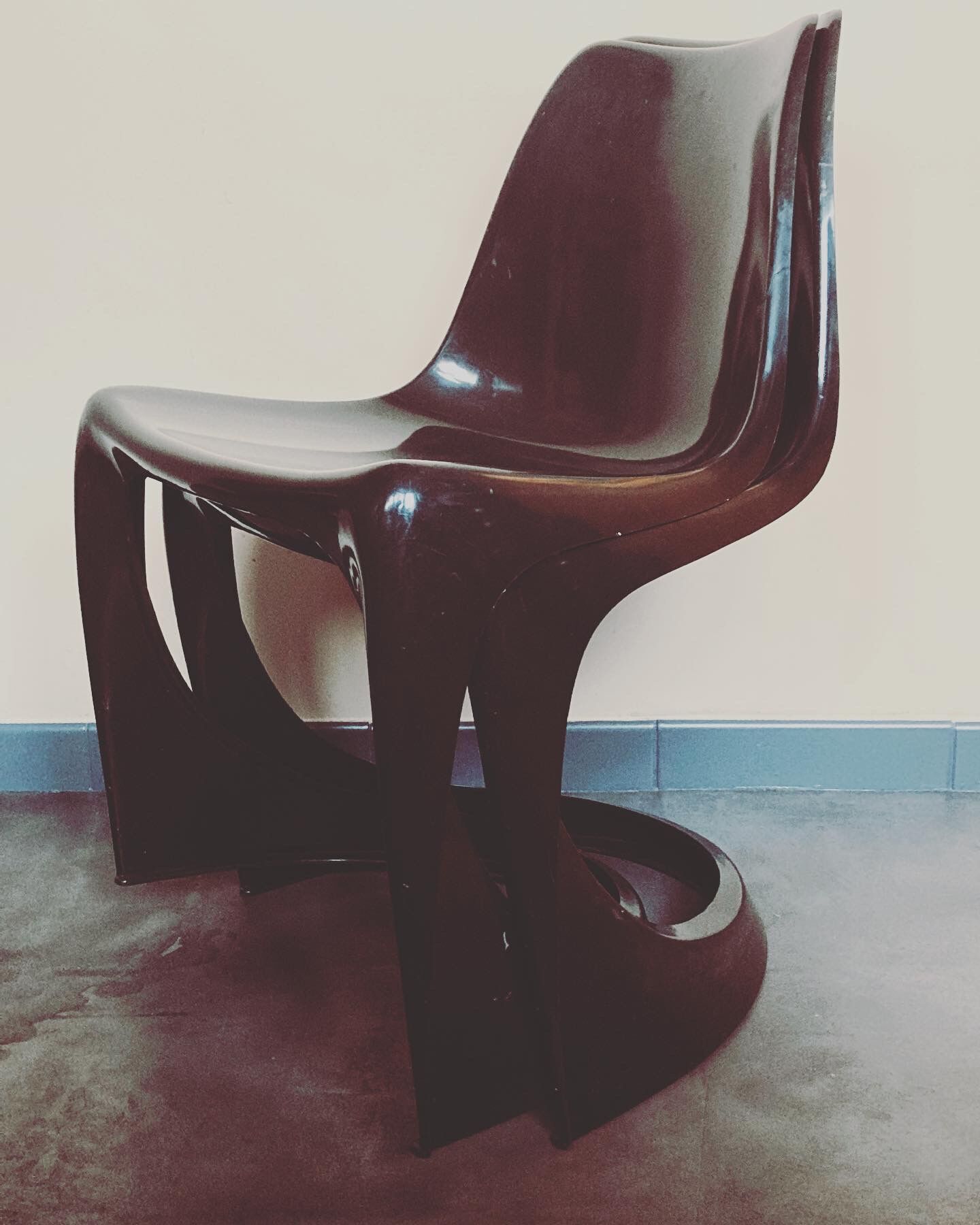 Cantilever Chair Model 290