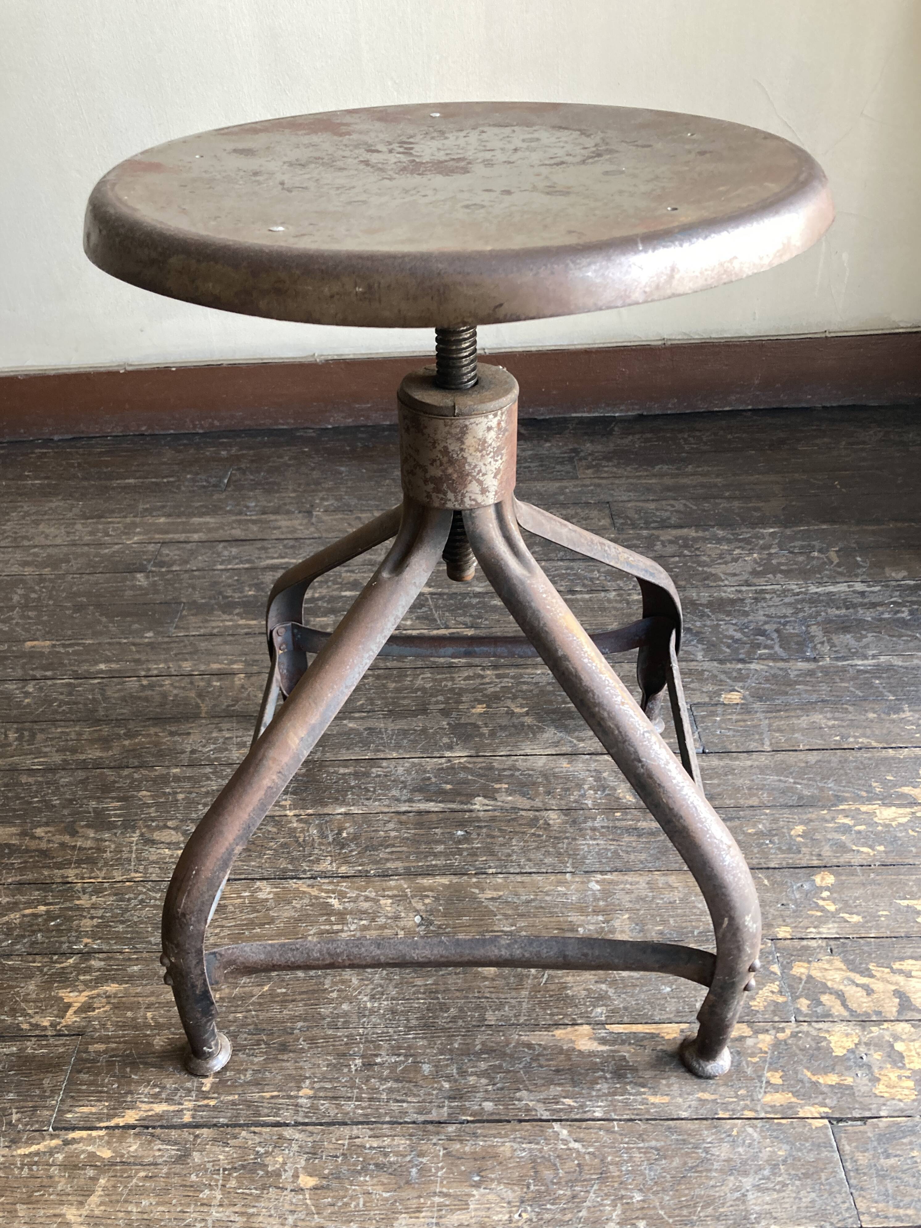 Tabouret à vis Nicolle 1950 en fer brut