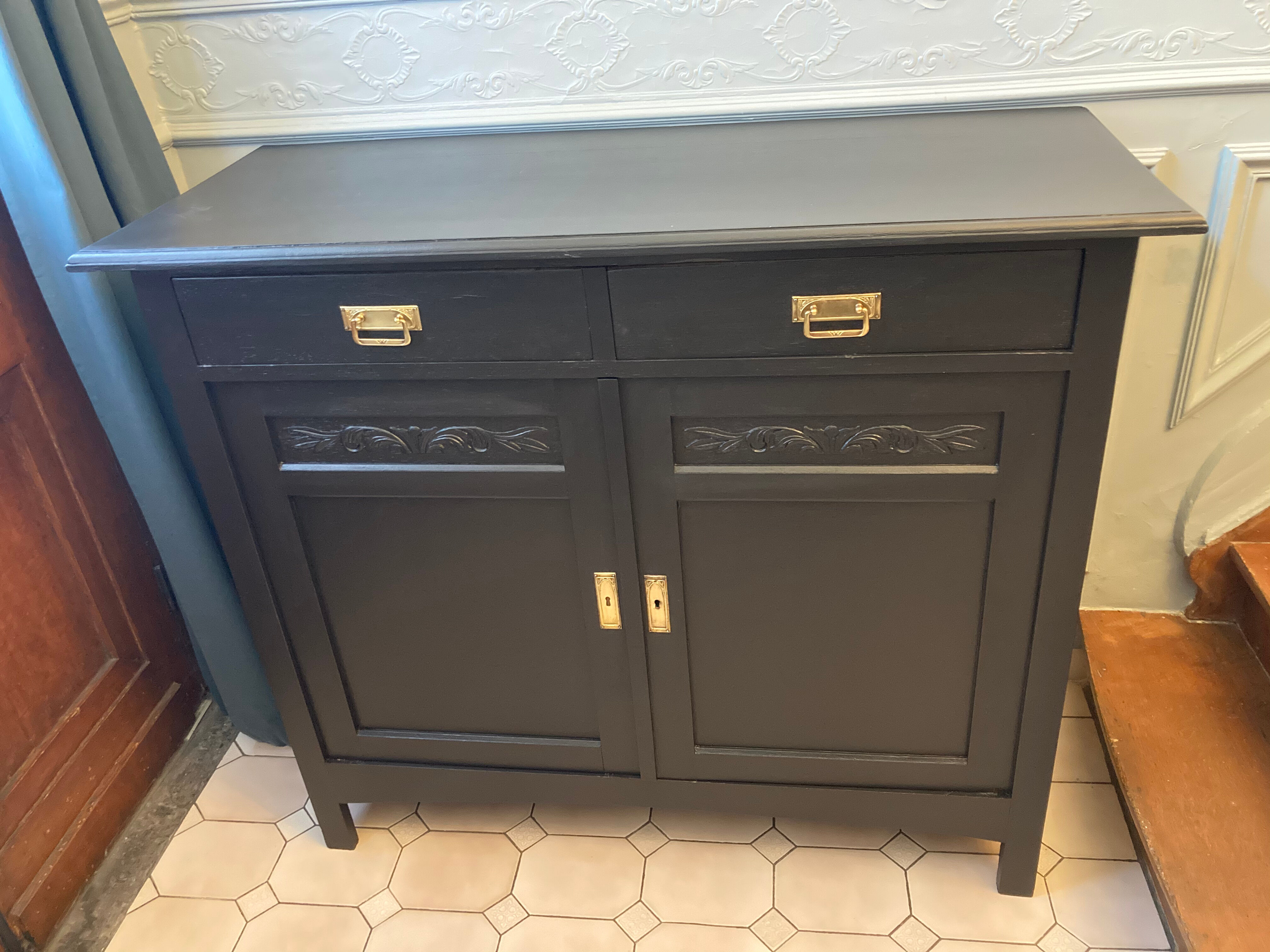 Art-deco period oak commodus