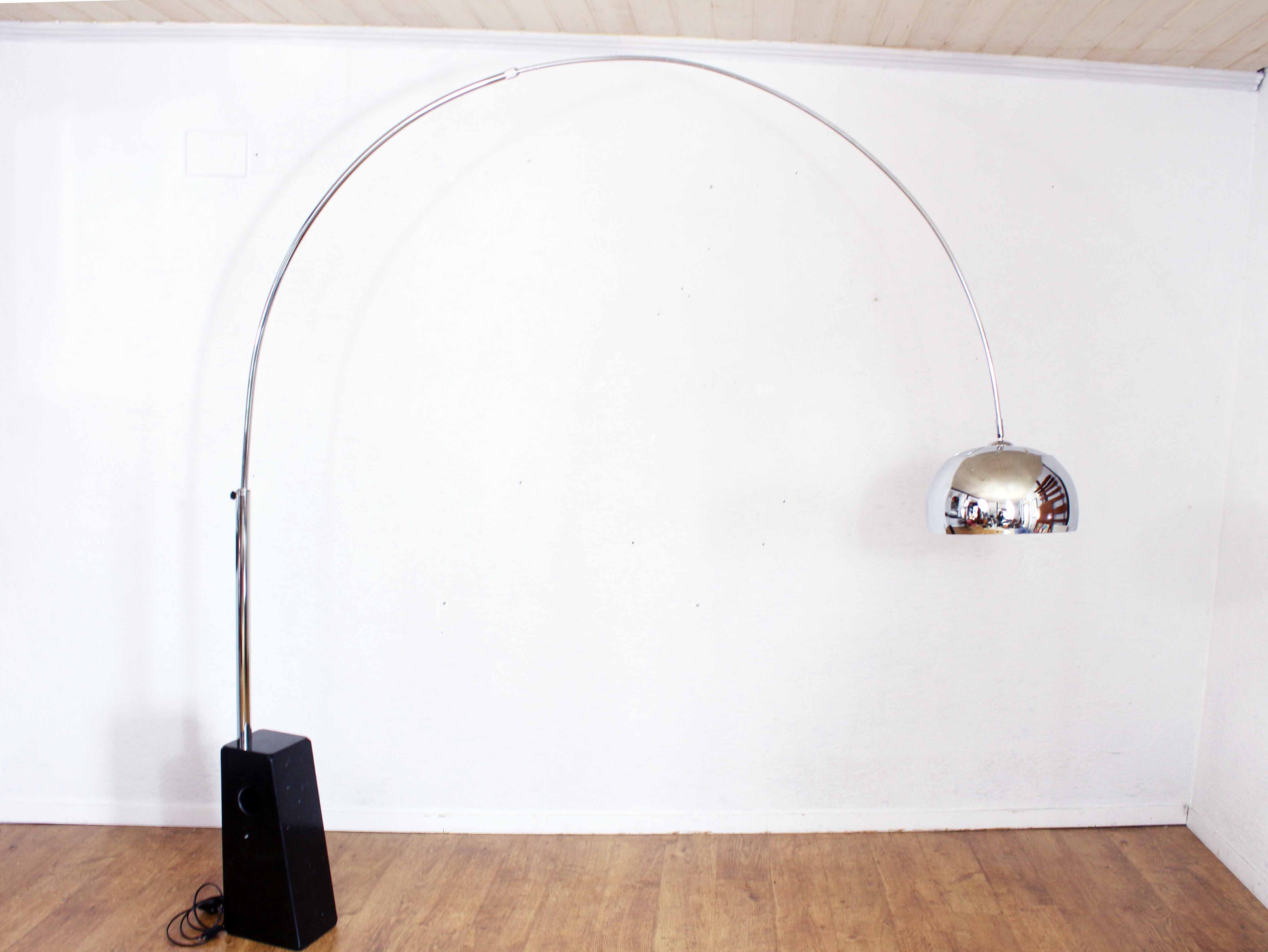 Lampadaire arqué Paul Neuhaus