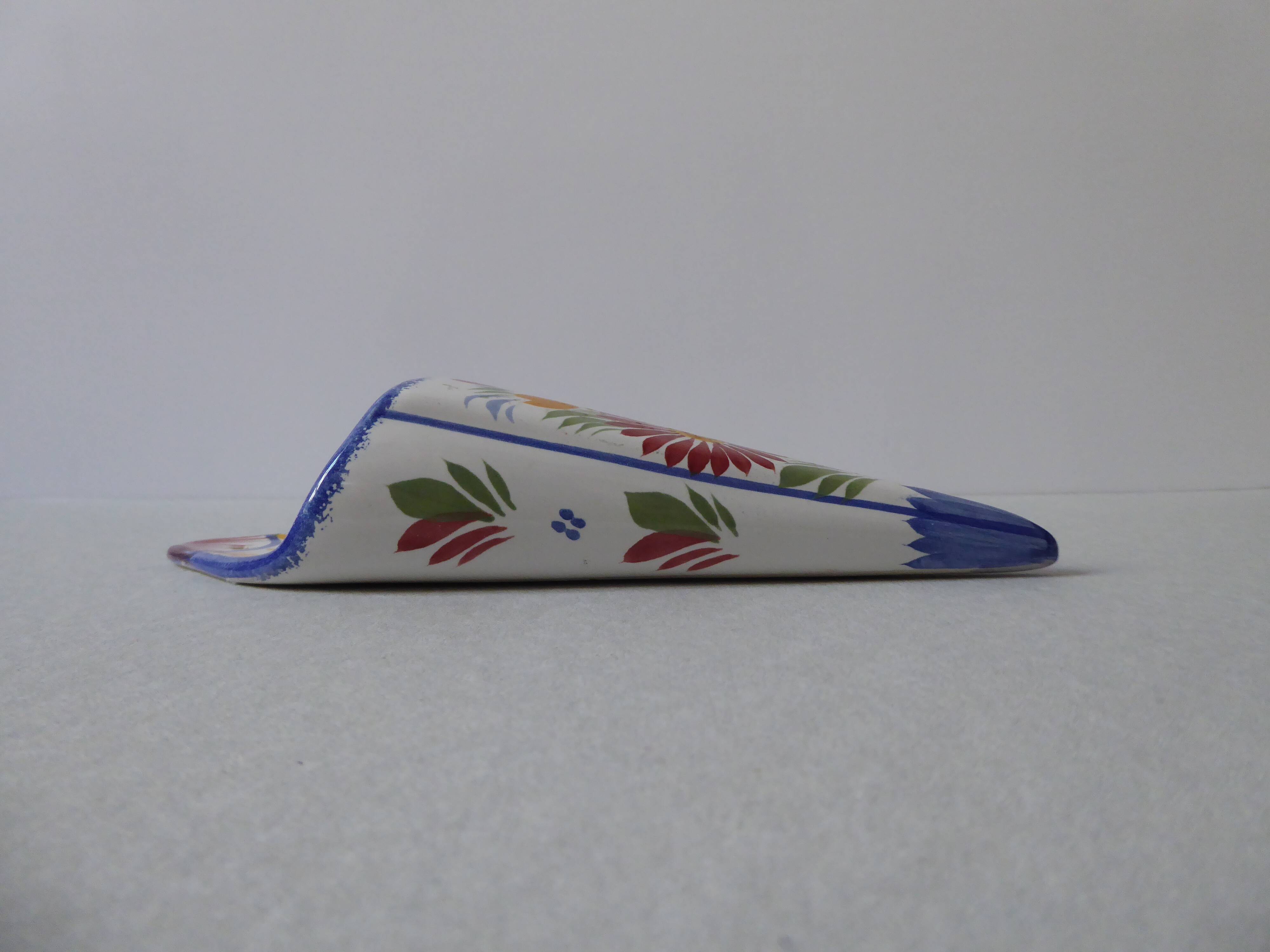 Quimper's earthenware bouquetière