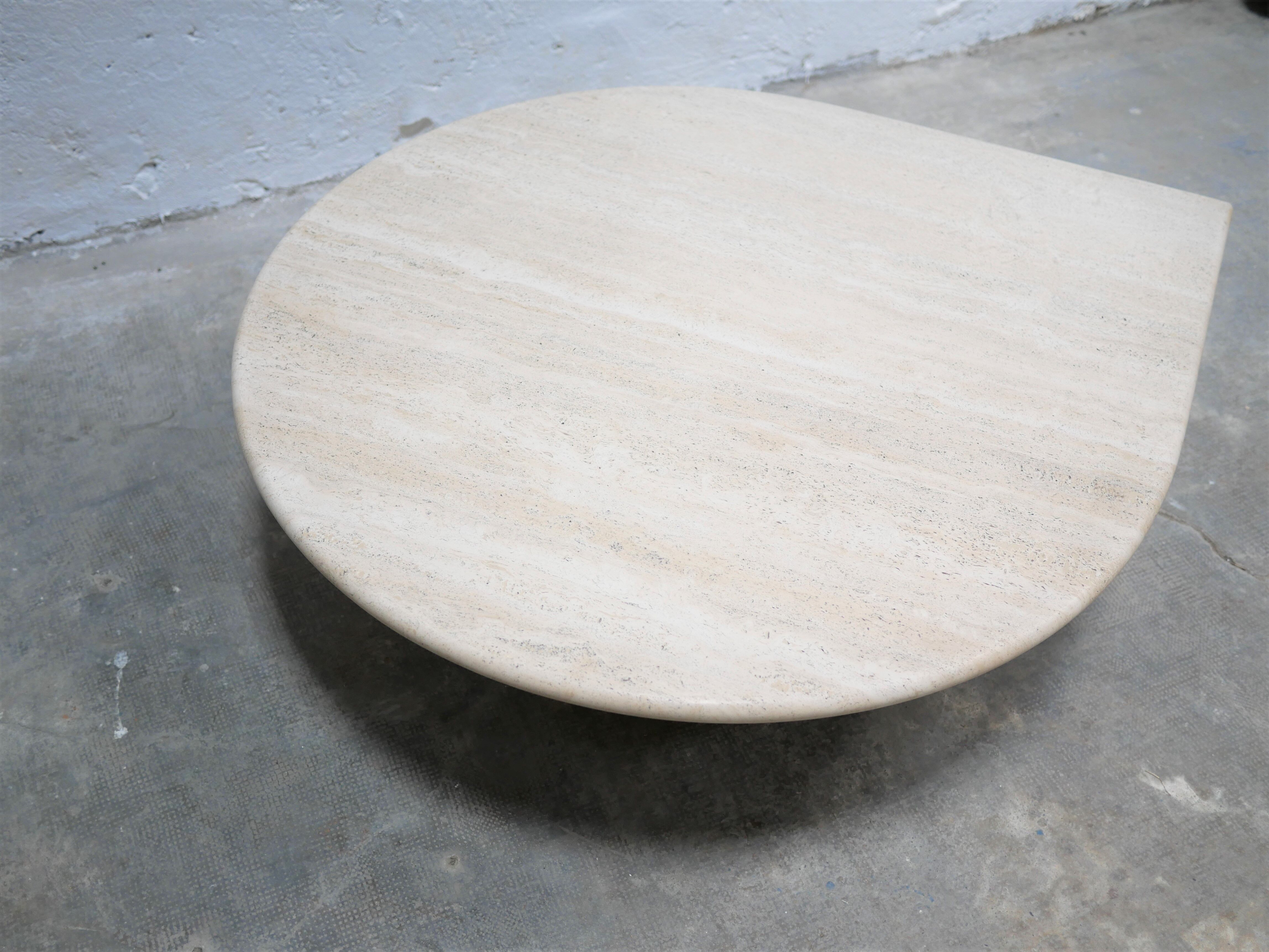 Table basse vintage en travertin