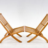 Ensemble de deux chaises pliantes en hêtre, conçues par l'architecte Otto Rothmayer.