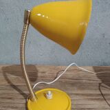 Lampe de bureau articulée vintage jaune en métal