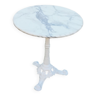 Bistro pedestal table