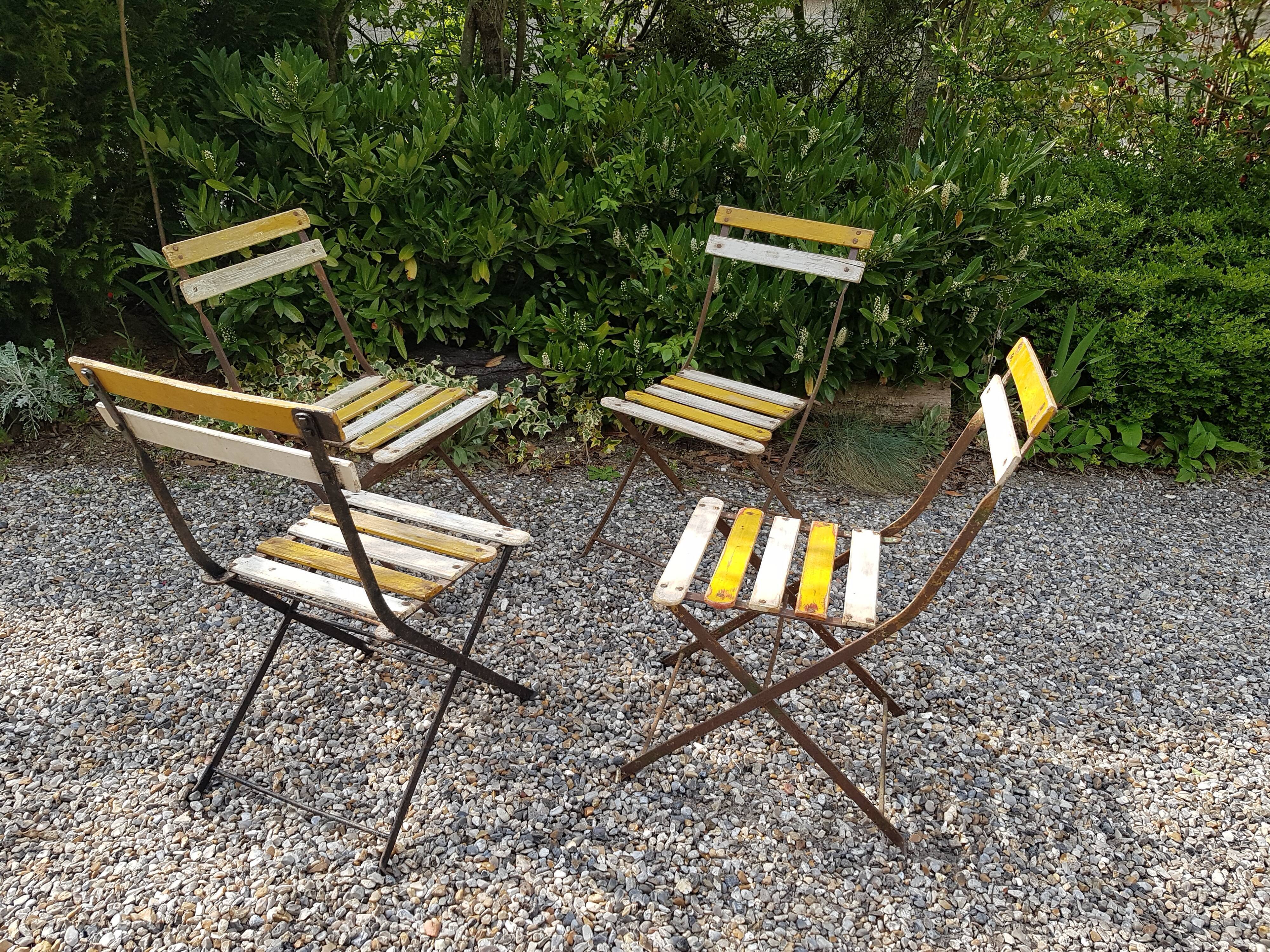 Lot 4 garden chairs