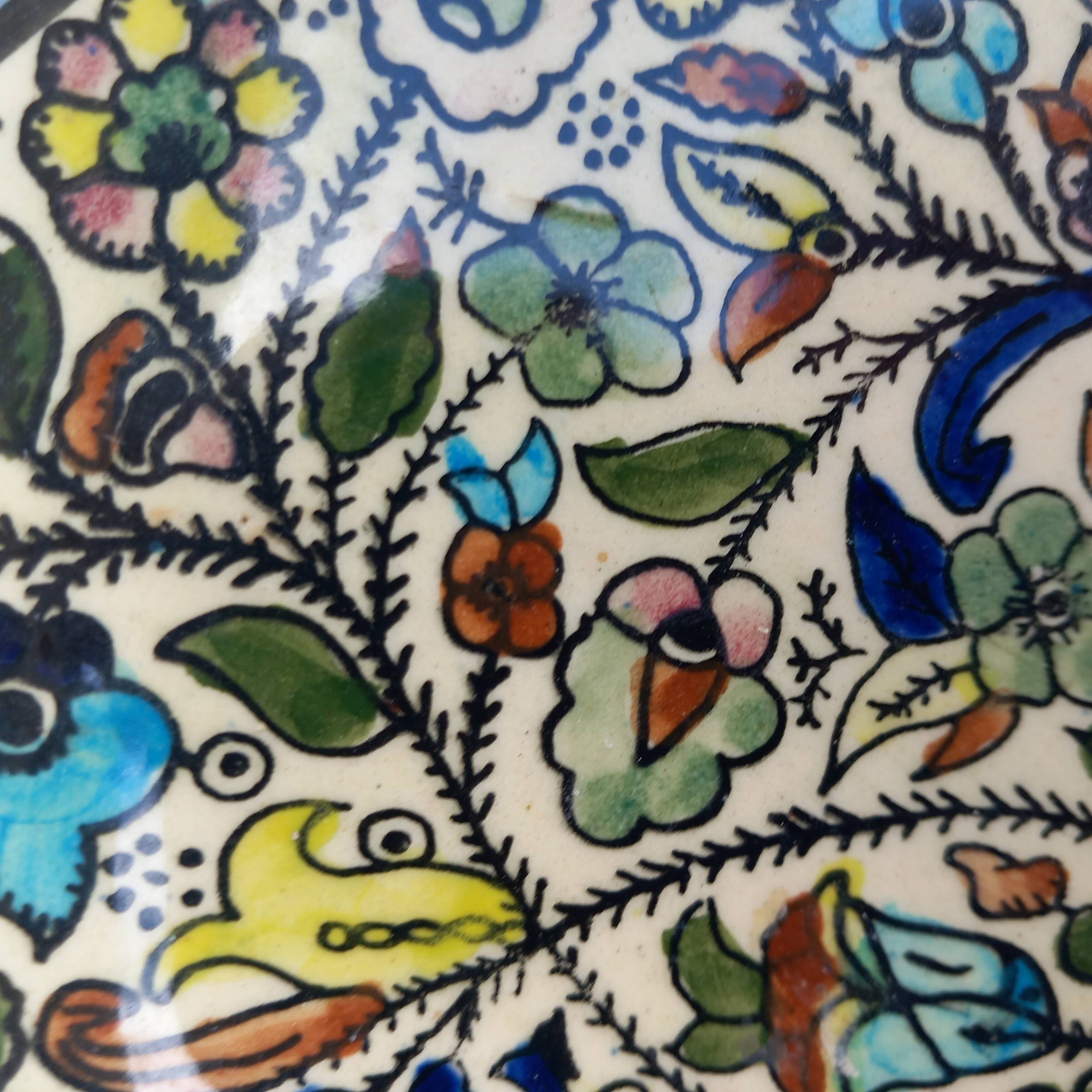 Decorative round plate