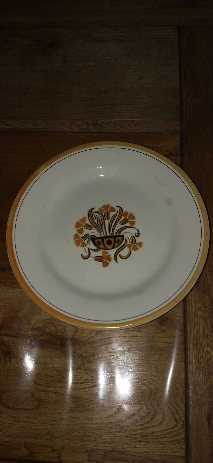 Set of two small presentation dishes on feet Oeillet Creil et Montereau