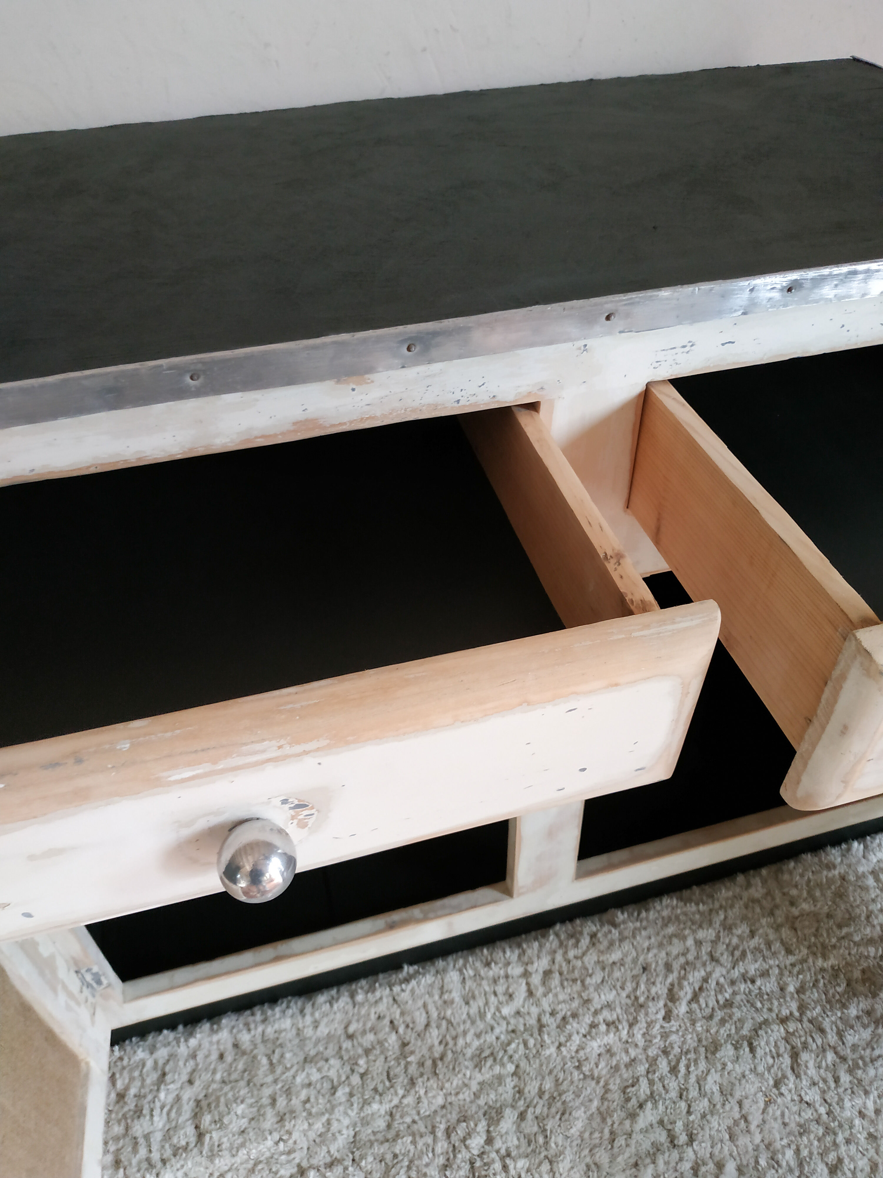 Buffet mado low patinated renovated concrete tray