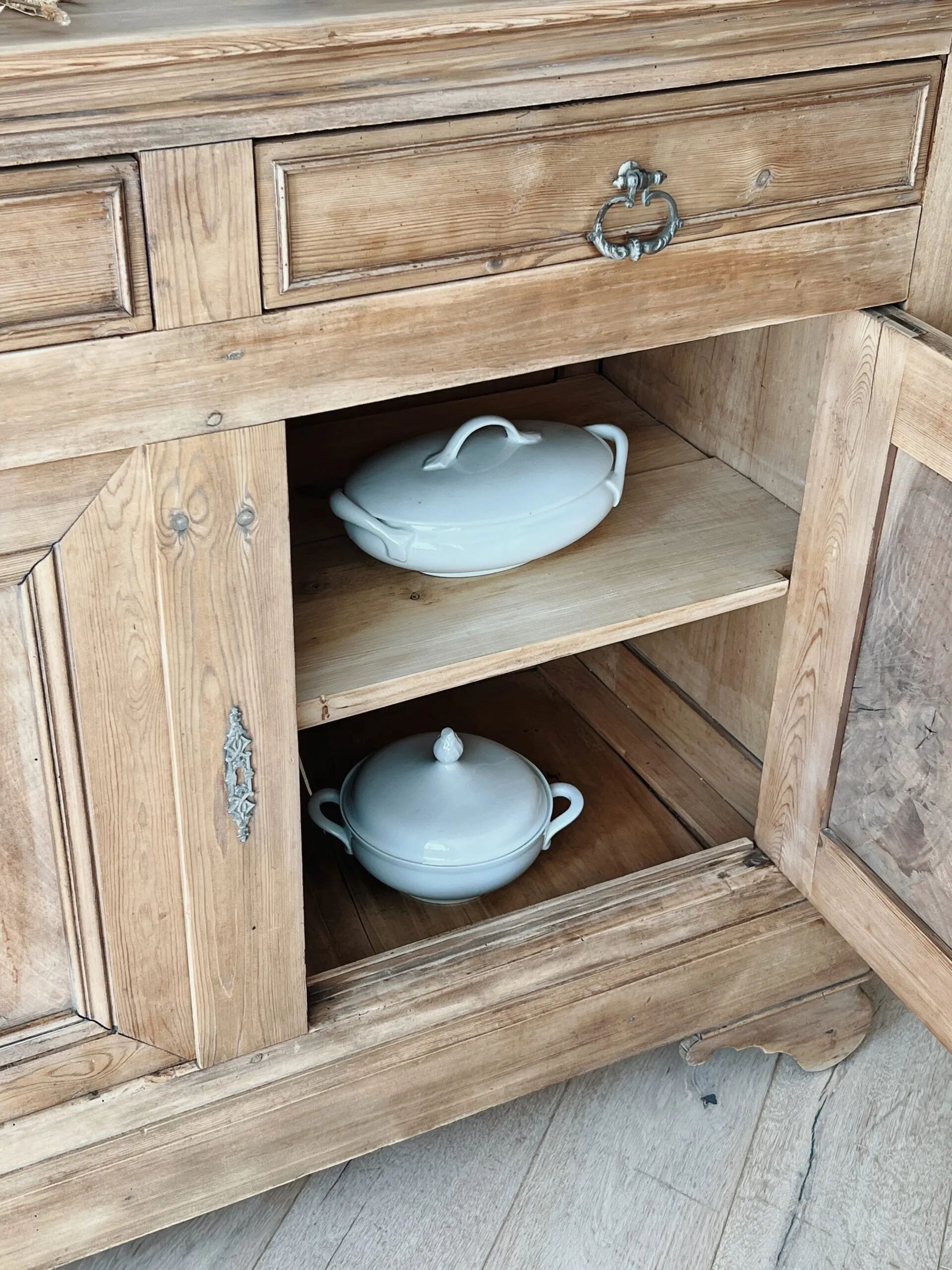 Buffet campagnard 3 portes, rénové