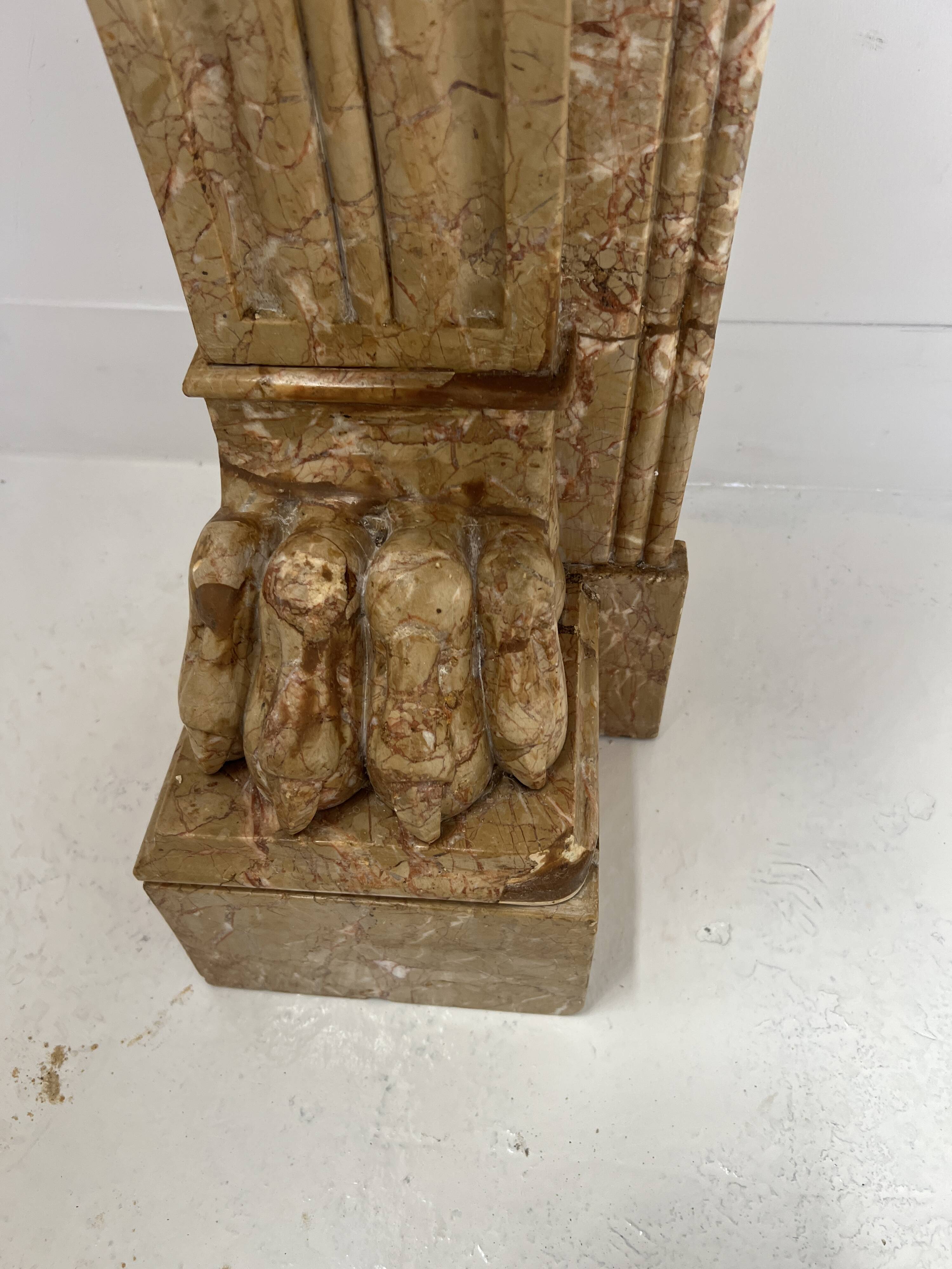 Napoleon III fireplace with claw feet in speckled marble, 19th century.