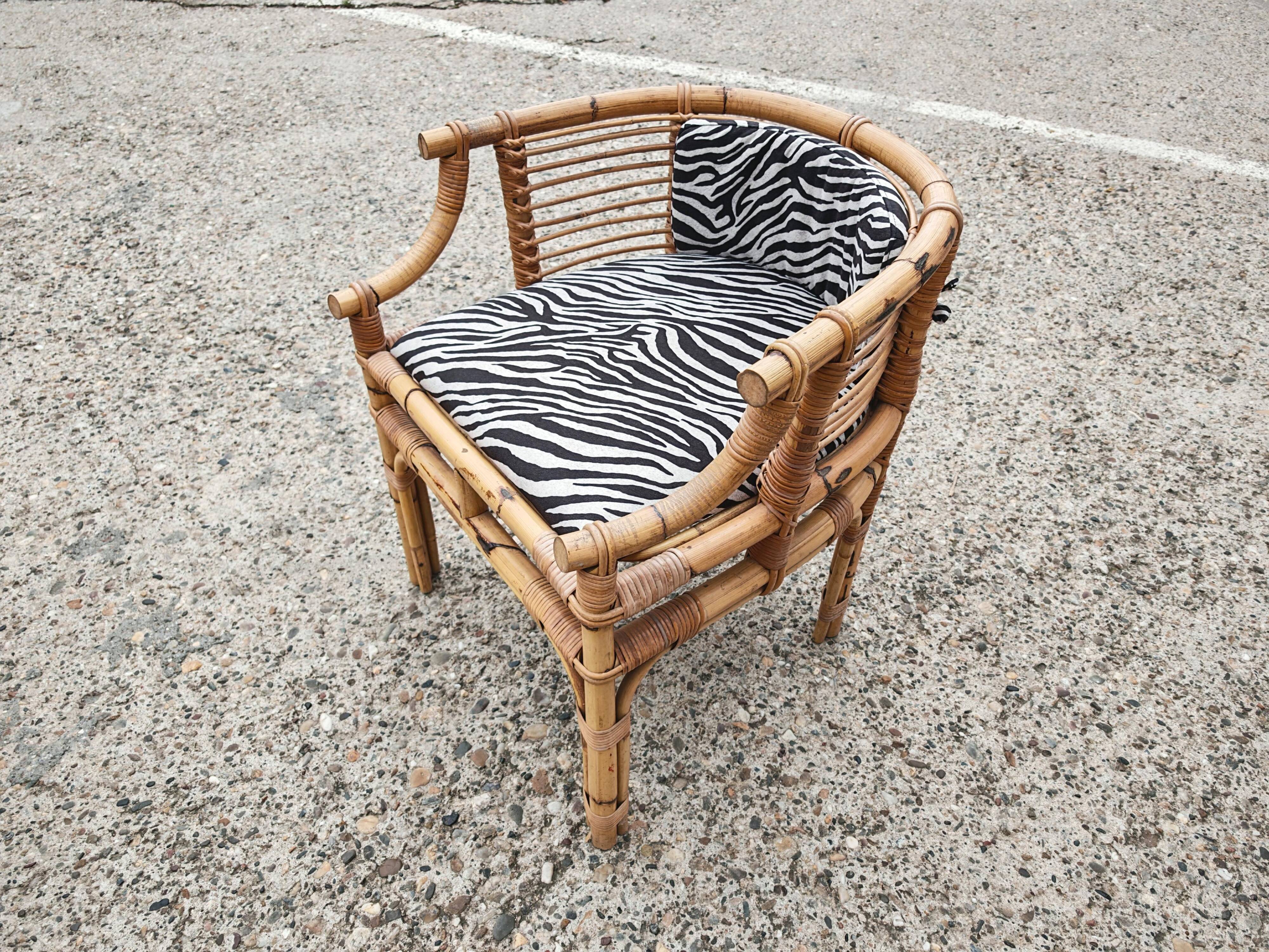 Pair of Mid Century armchairs, horseshoe shape, Italy 1950s.