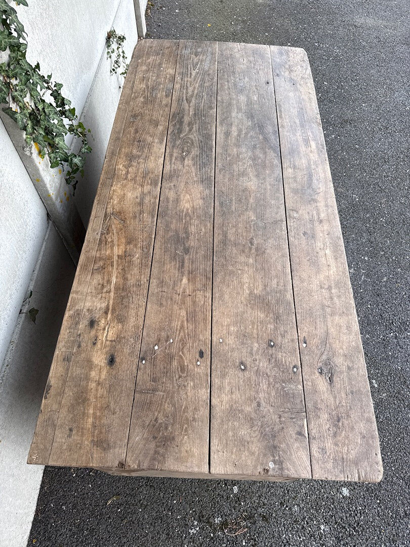 Coffre vintage en bois brut