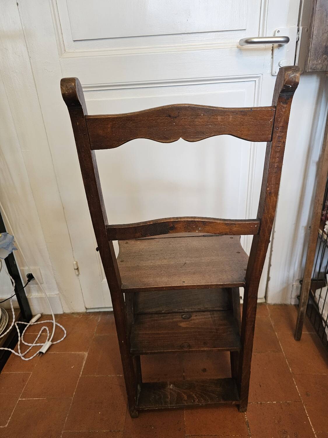 Chaise escabeau de bibliothèque