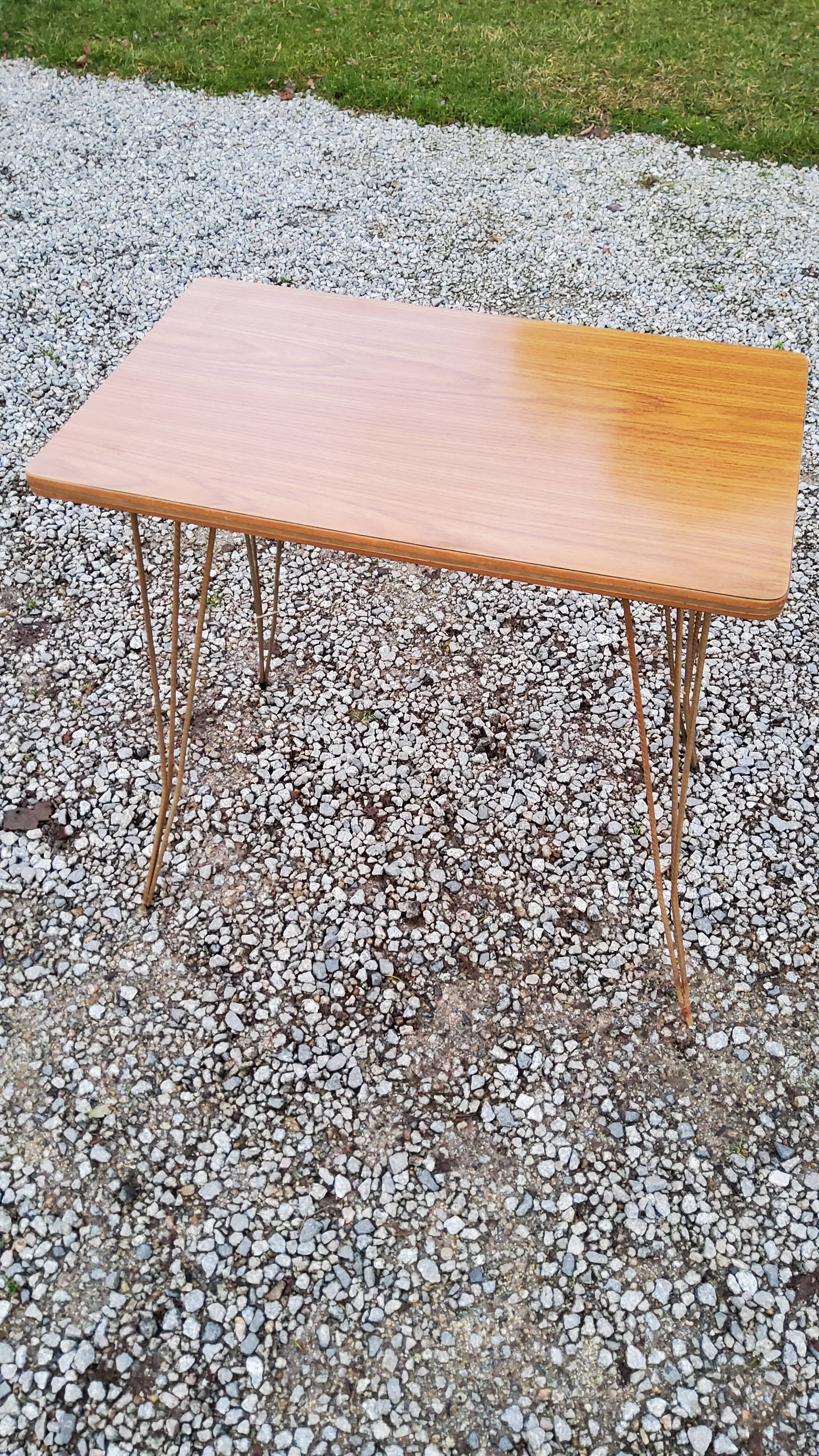 Sofa tip from the 60s in gold metal and formica