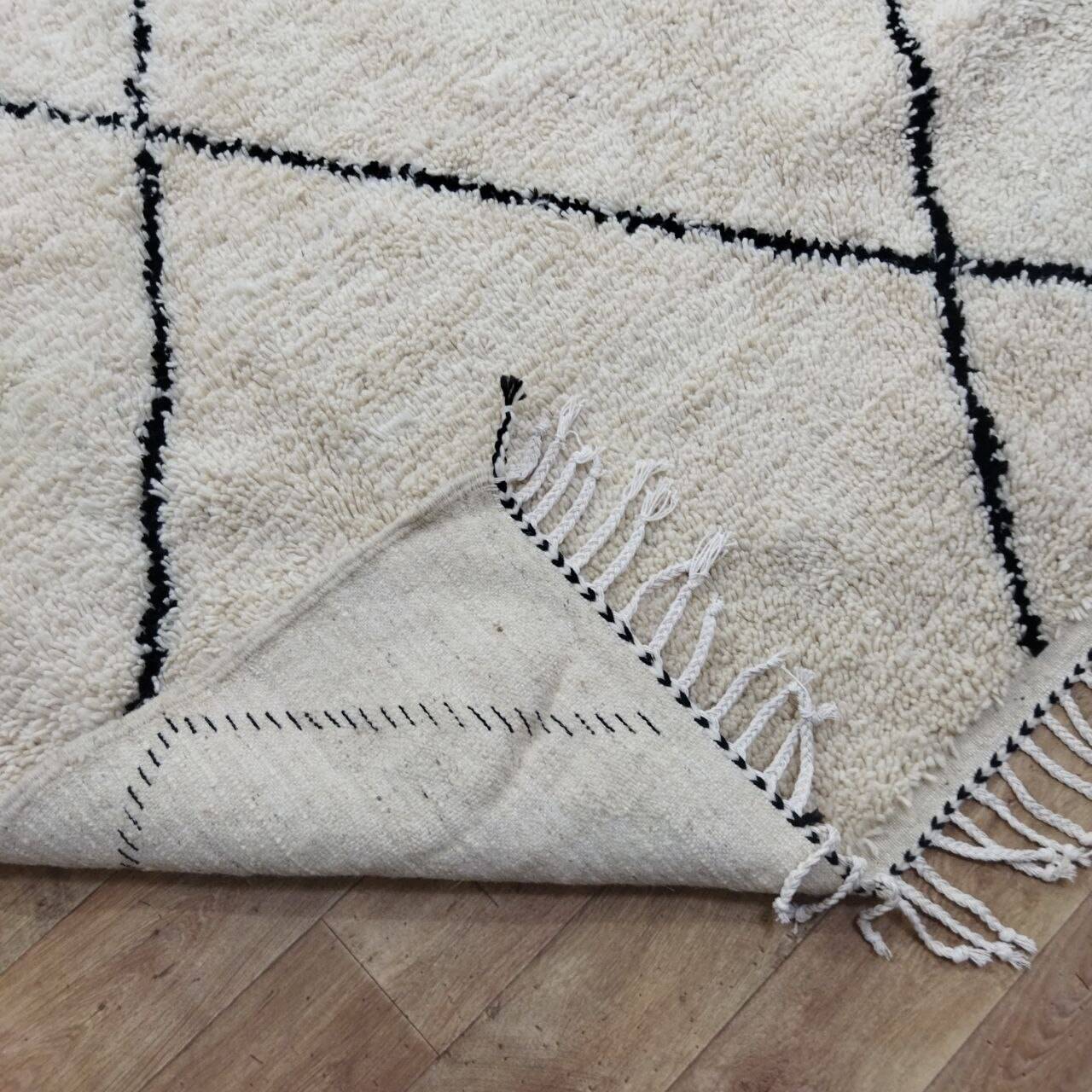 Azilal Berber rug in handmade wool 335 X 250 CM