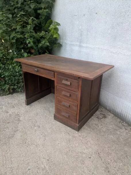 Administrative adult desk