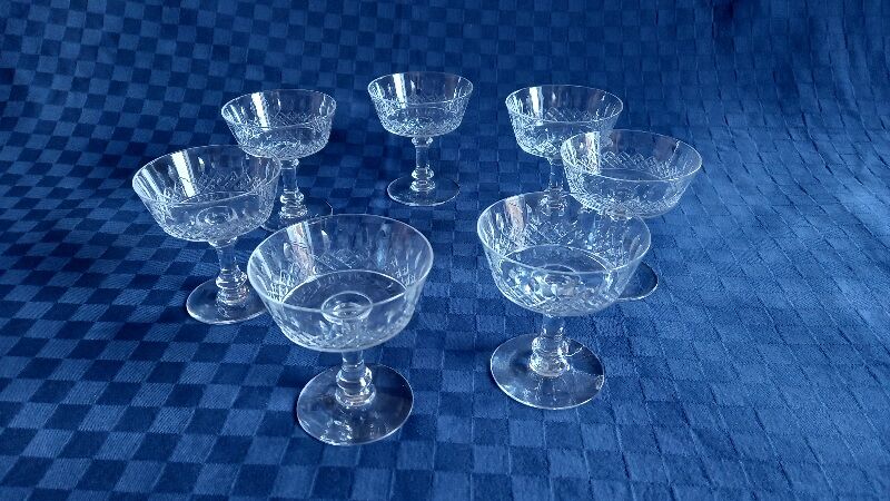 Set of 7 old champagne glasses in cut crystal