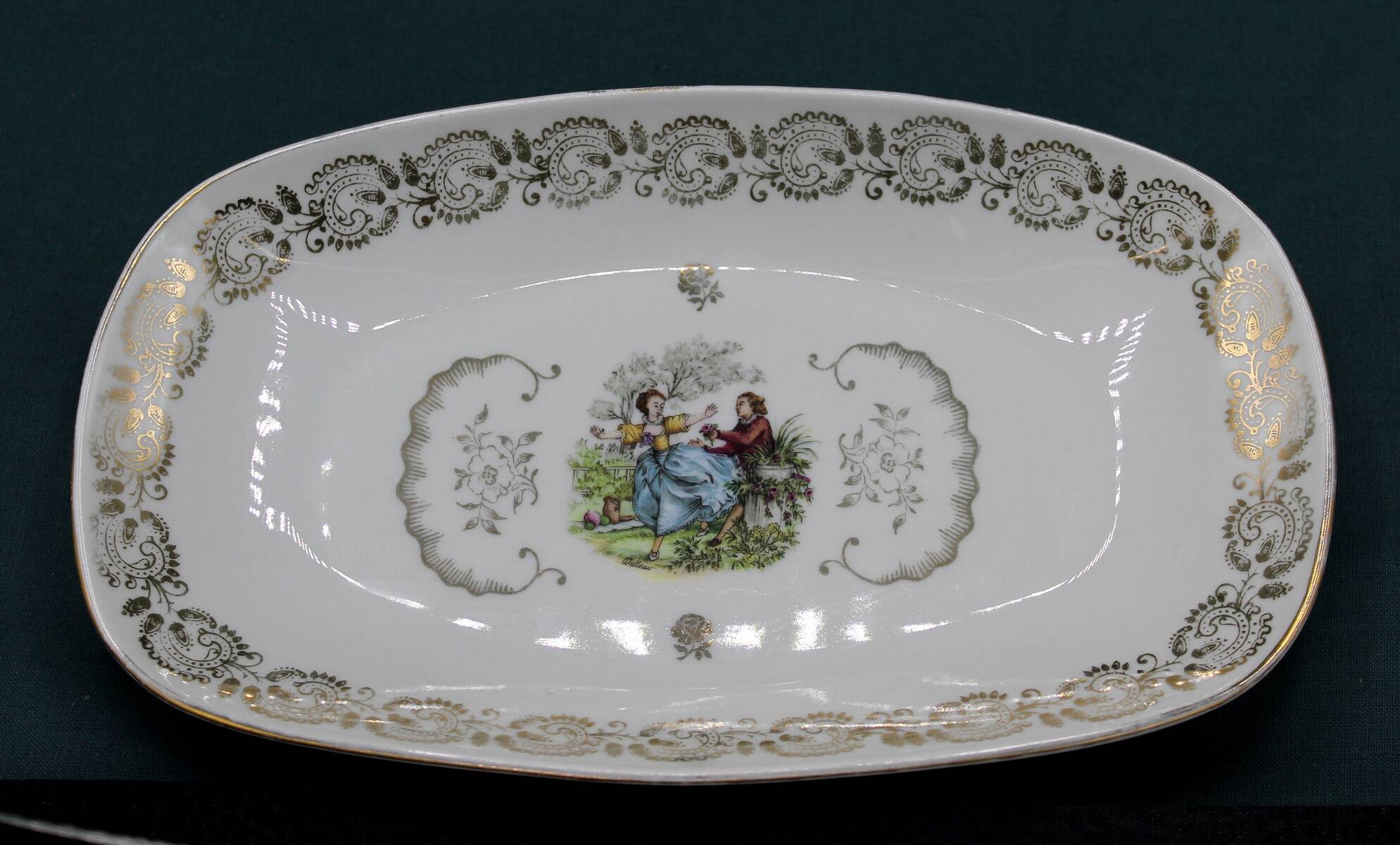 Small Dish, Ravier, Butter Dish or Empty Pocket in French Porcelain - Fragonard style pattern - 18th century