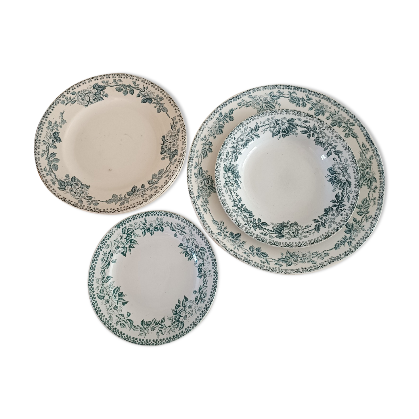 7 assiettes et un plat creux modèle Guadeloupe Saint Amand