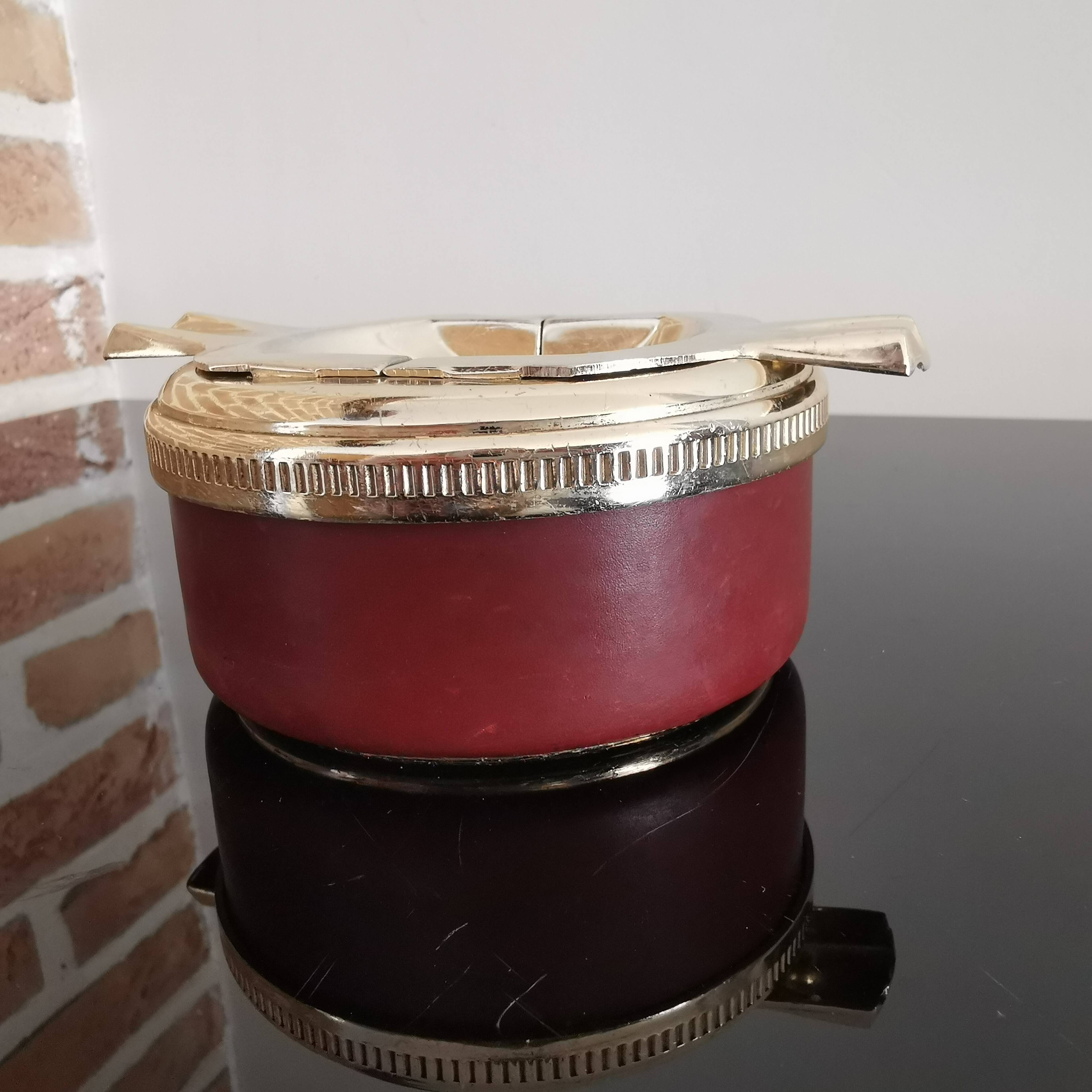 1950s Flamidor Diplomate style ashtray covered in leather with brass tray
