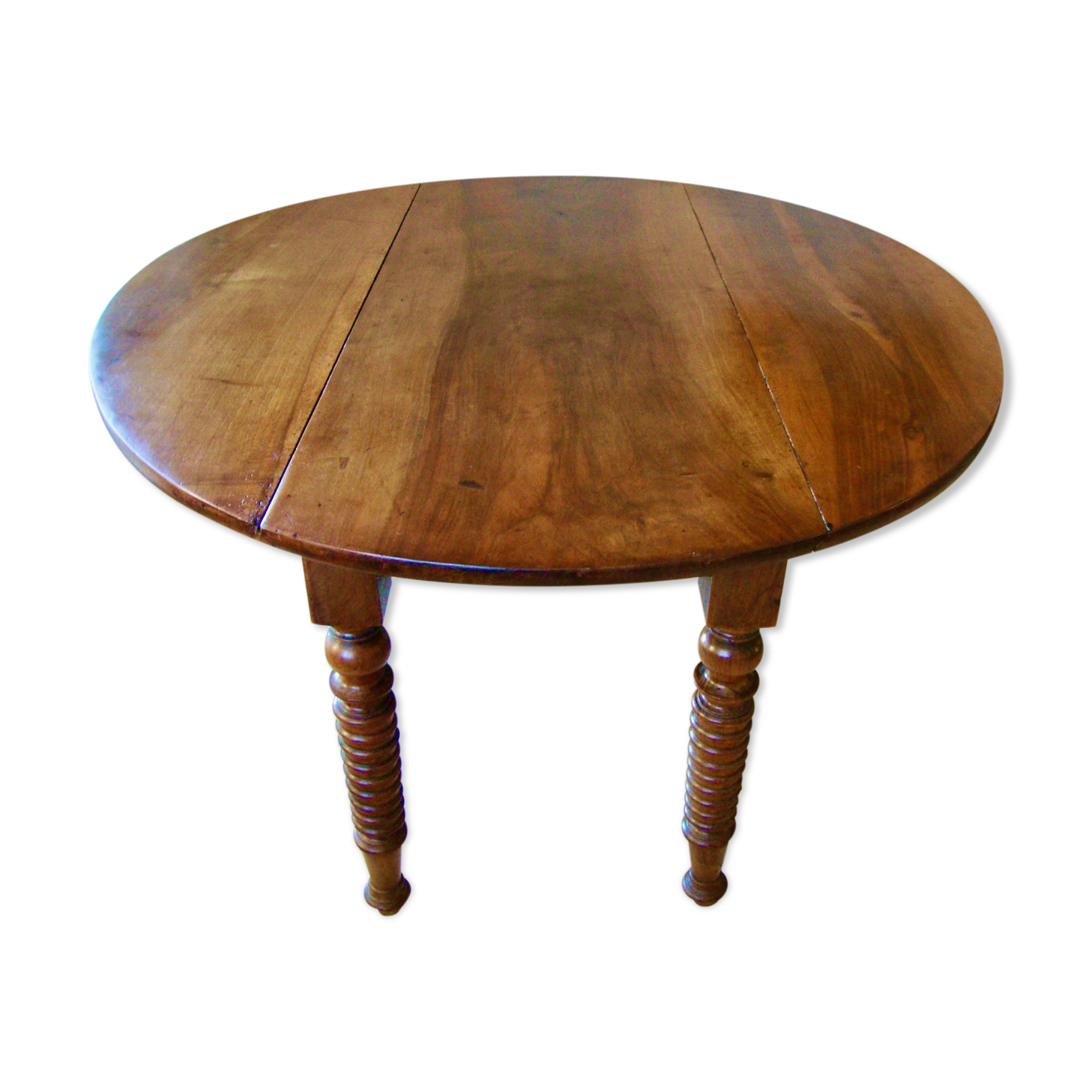 Mid-19th-century walnut round table with shutters, flaps