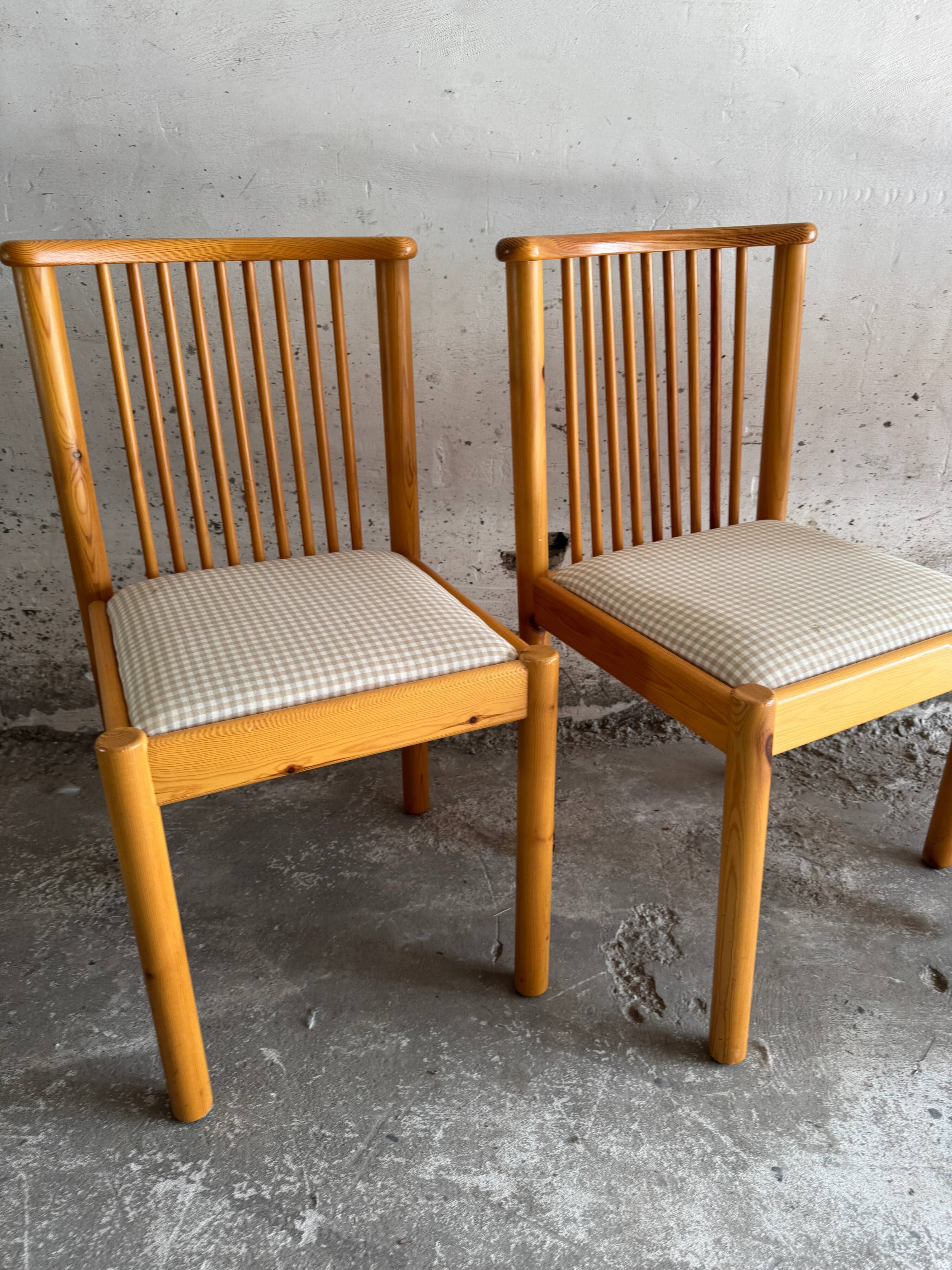 Set of 4 Scandinavian dining chairs in light wood.