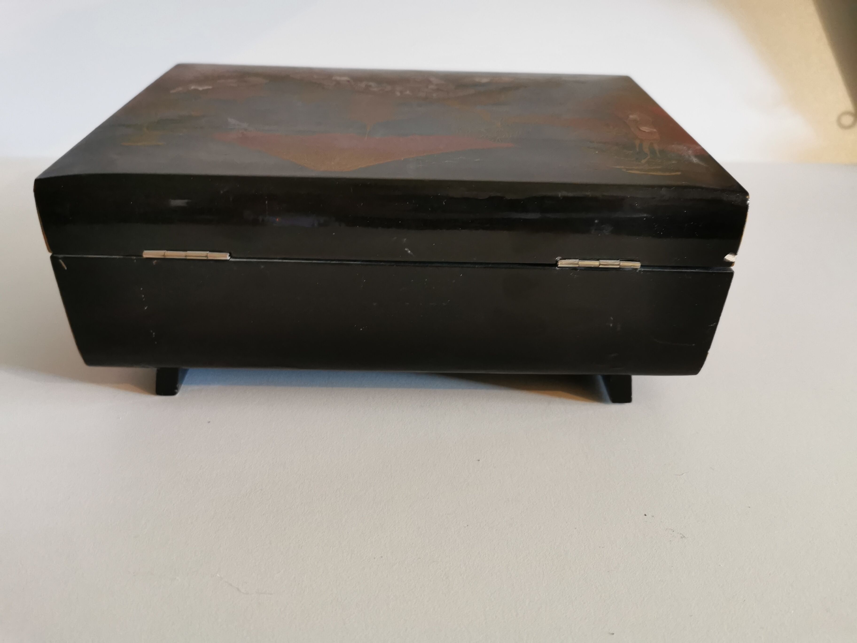 Ancient wood-lace-up jewelry box asian and mother-of-pearl decoration
