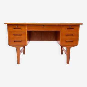 Teak desk, Denmark, 1960s. After renovation.