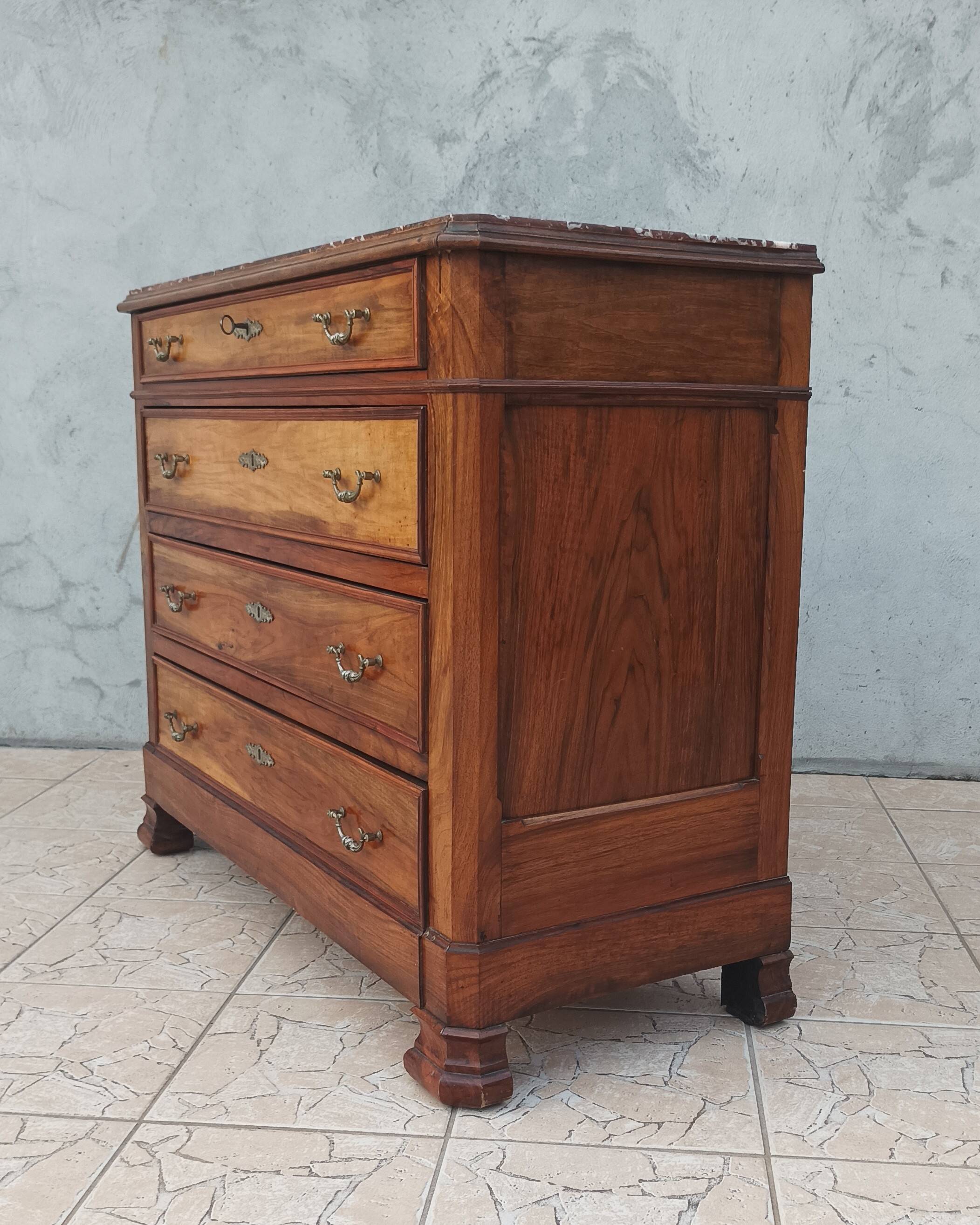 Commode Louis Philippe en noyer