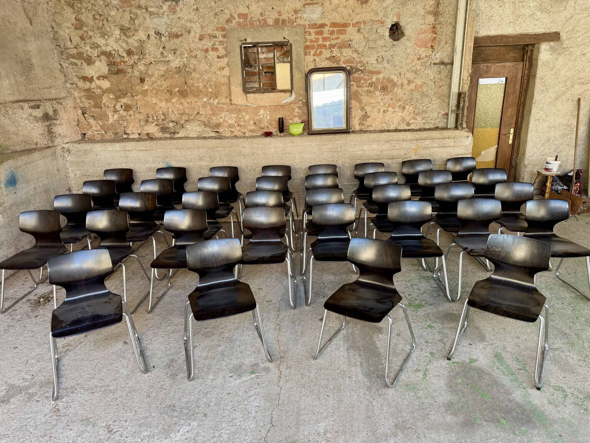 ✨ Set of 100 black Pagholz Flototto chairs – Chrome tubular frame