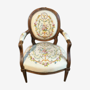 Fauteuil médaillon époque Louis XVI 18e siècle recouvert de tapisserie