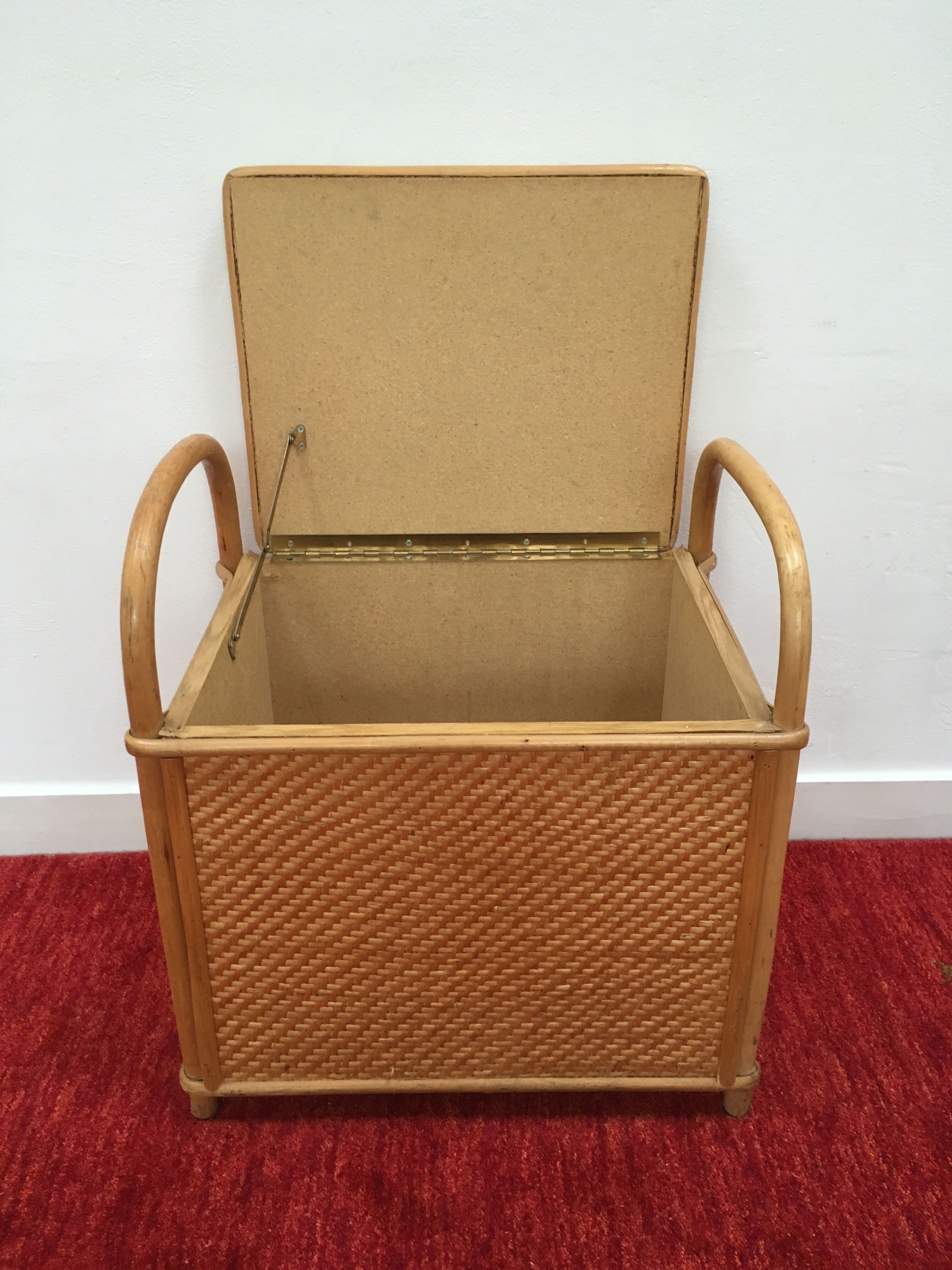 Coffre banc vintage en rotin tressé