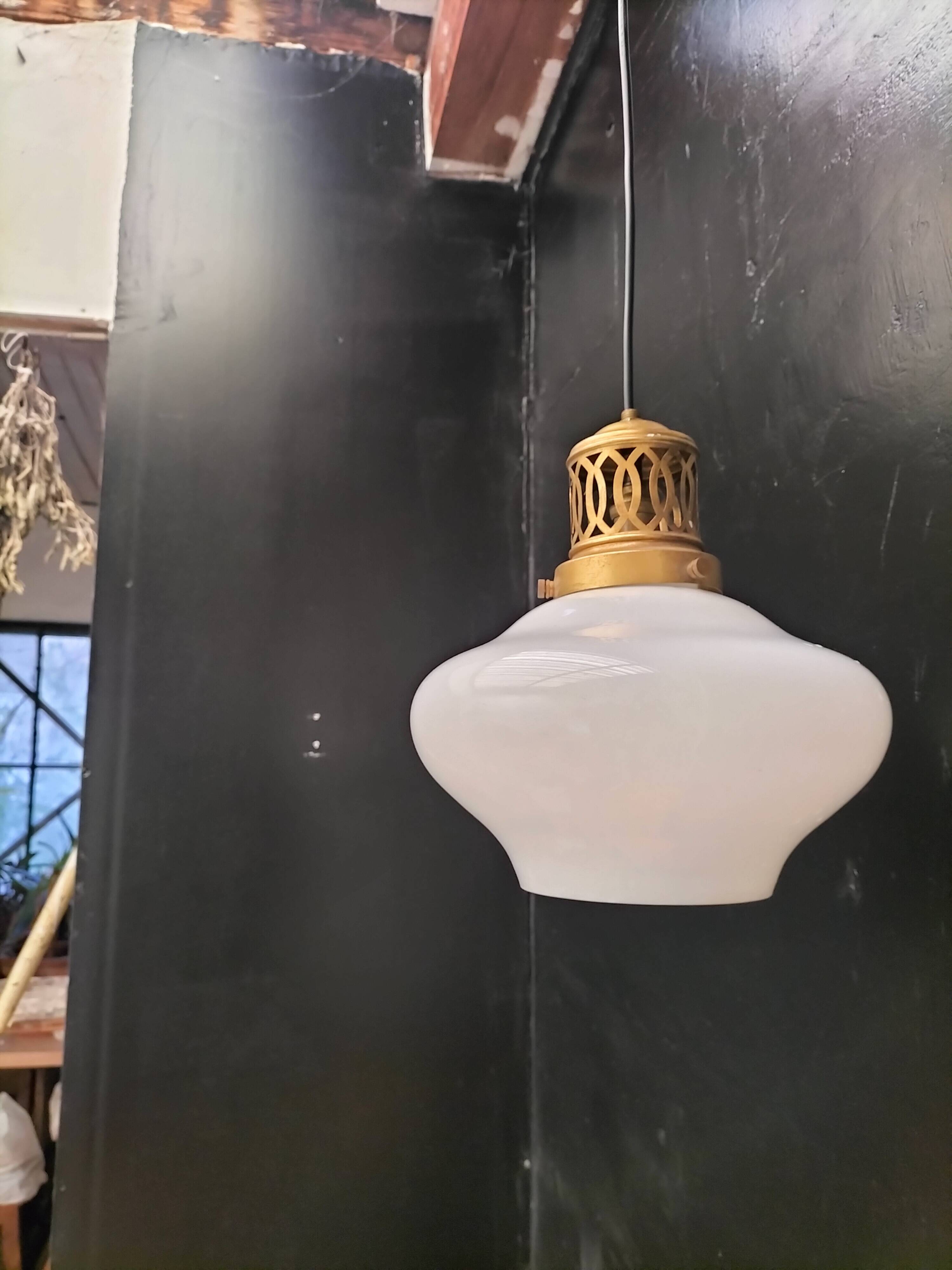 White opaline suspension