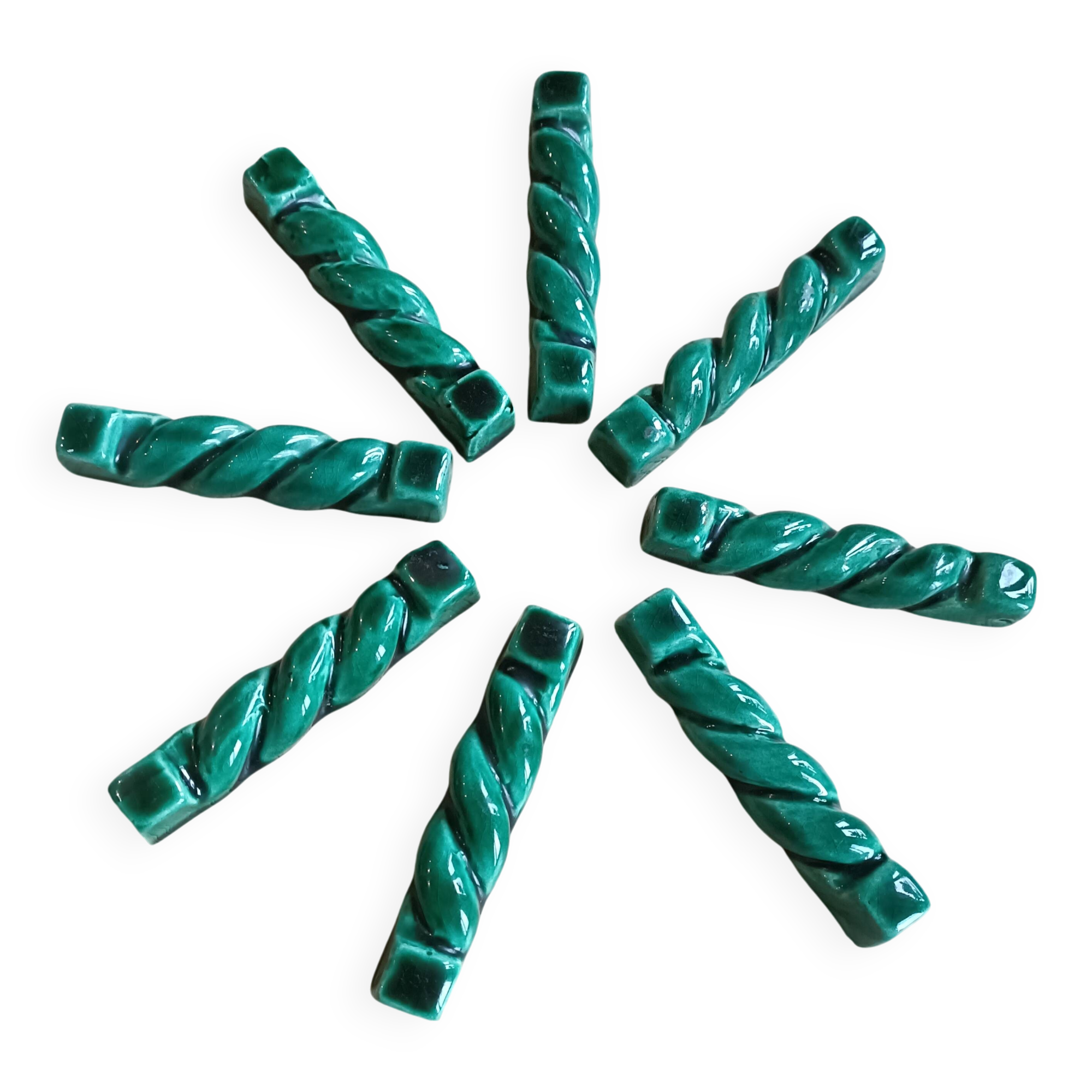 8 Green ceramic knife rests