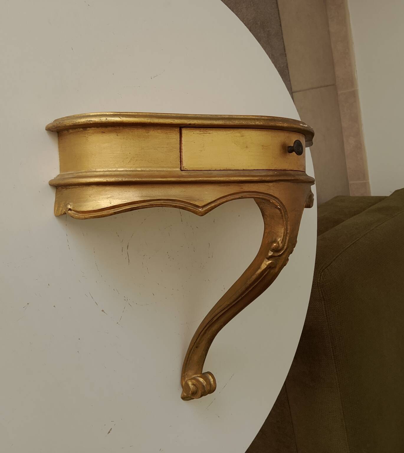 Vintage Italian wall console in Florentine/Louis XV style.