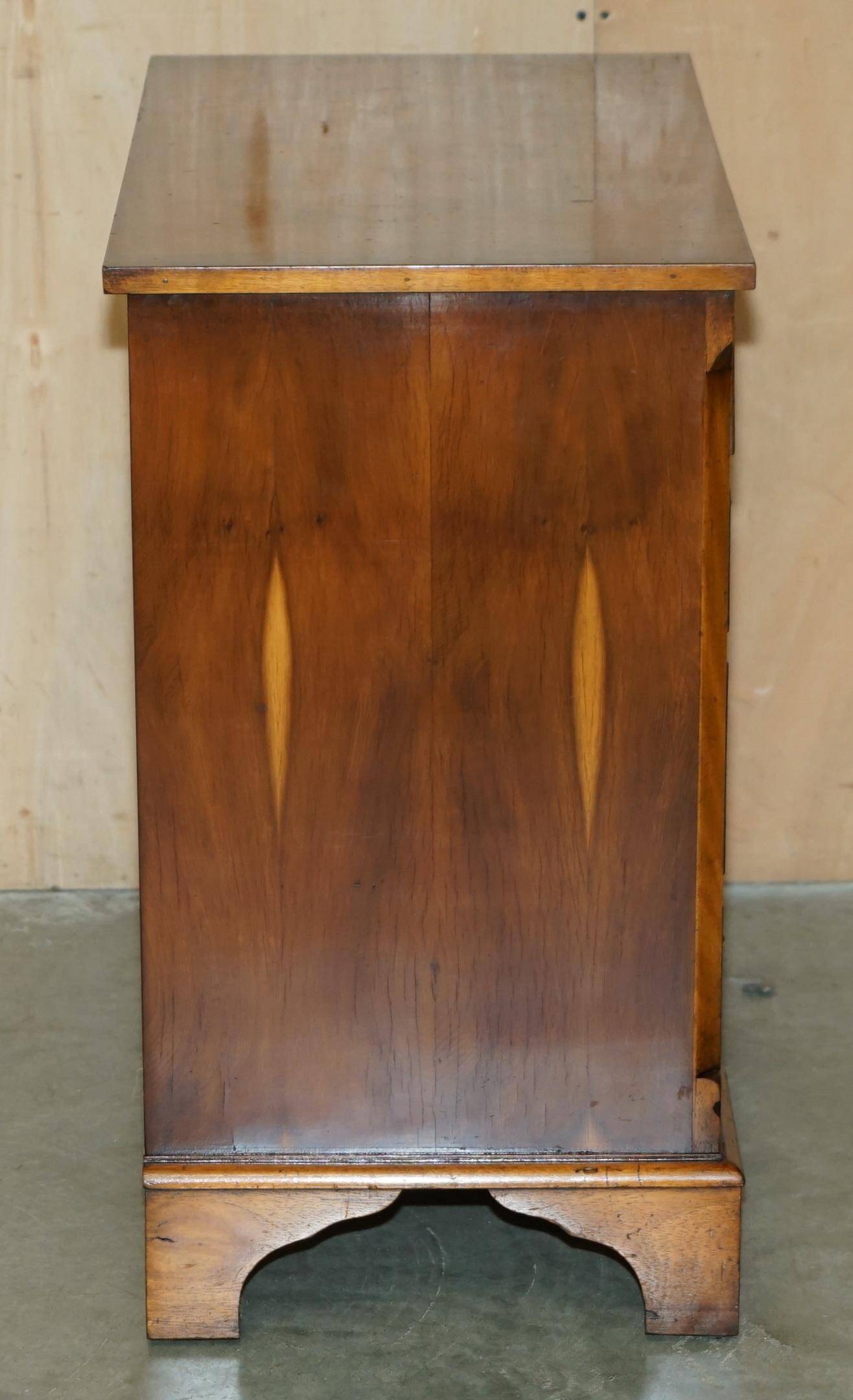 Georgian commode in yew wood with burr and burl grain, medium size.