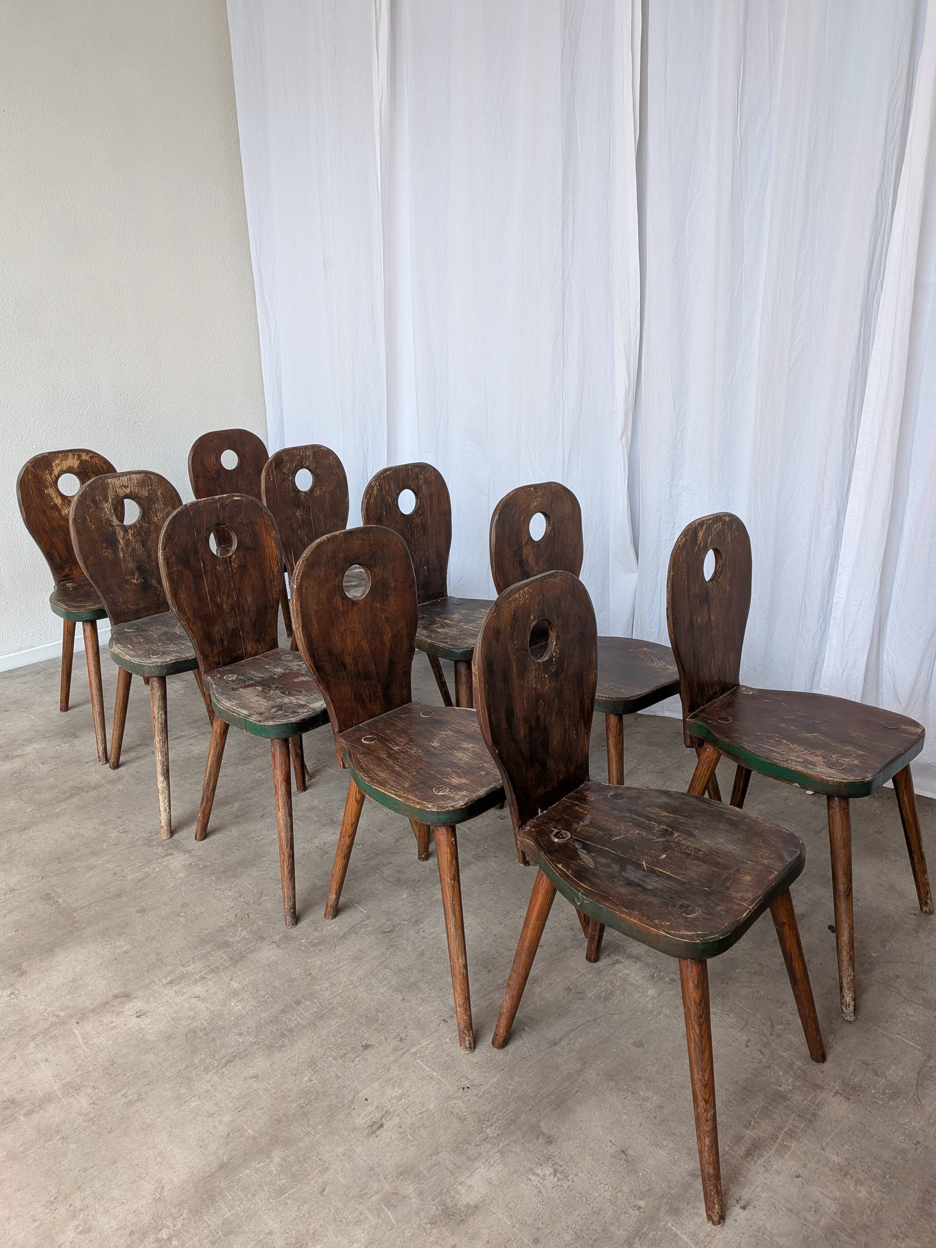 8 chaises brutalistes vintage en bois