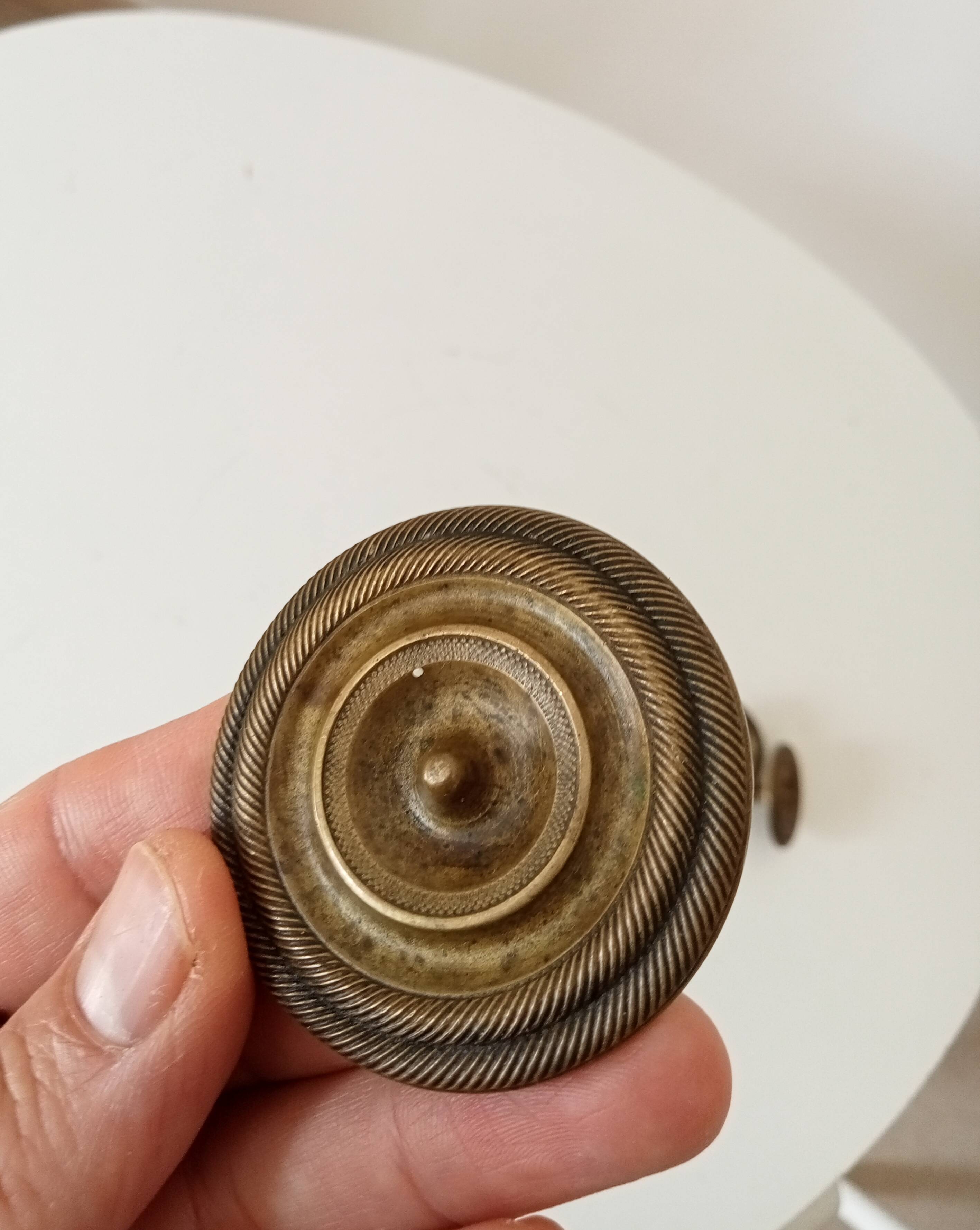 Empire-style furniture handle from the 19th century in solid bronze.