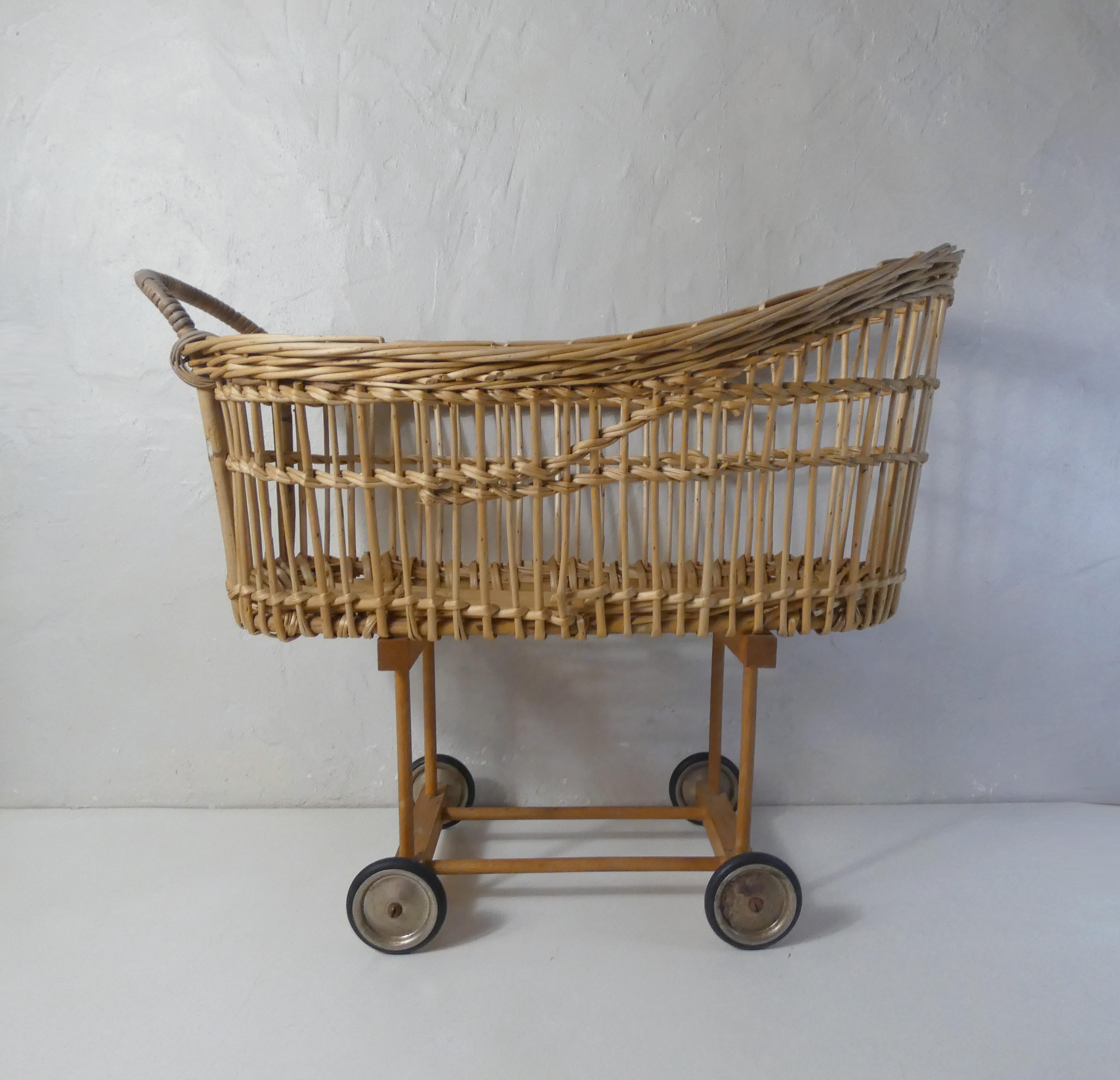 Rattan pram