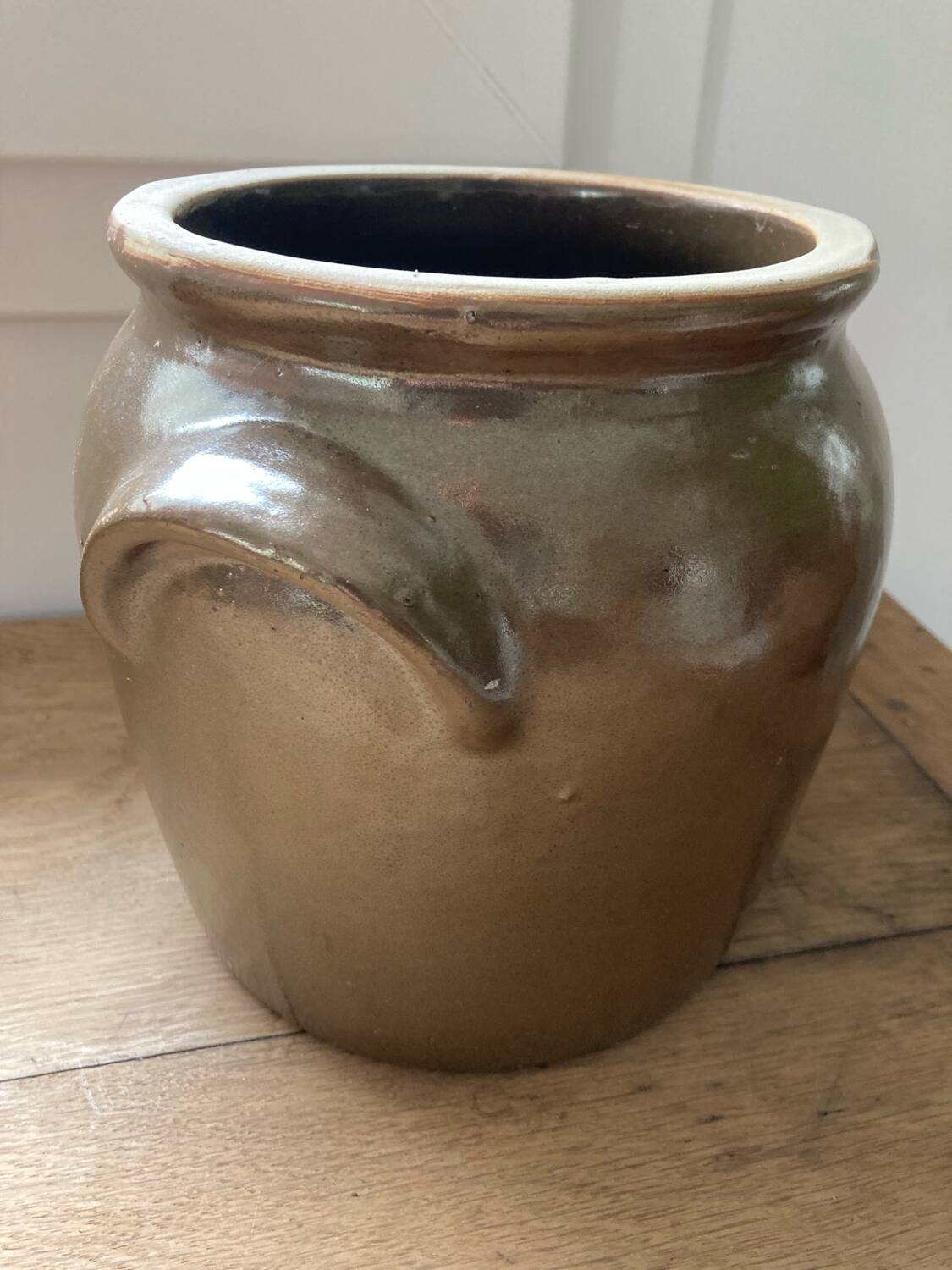 Brown stoneware jar