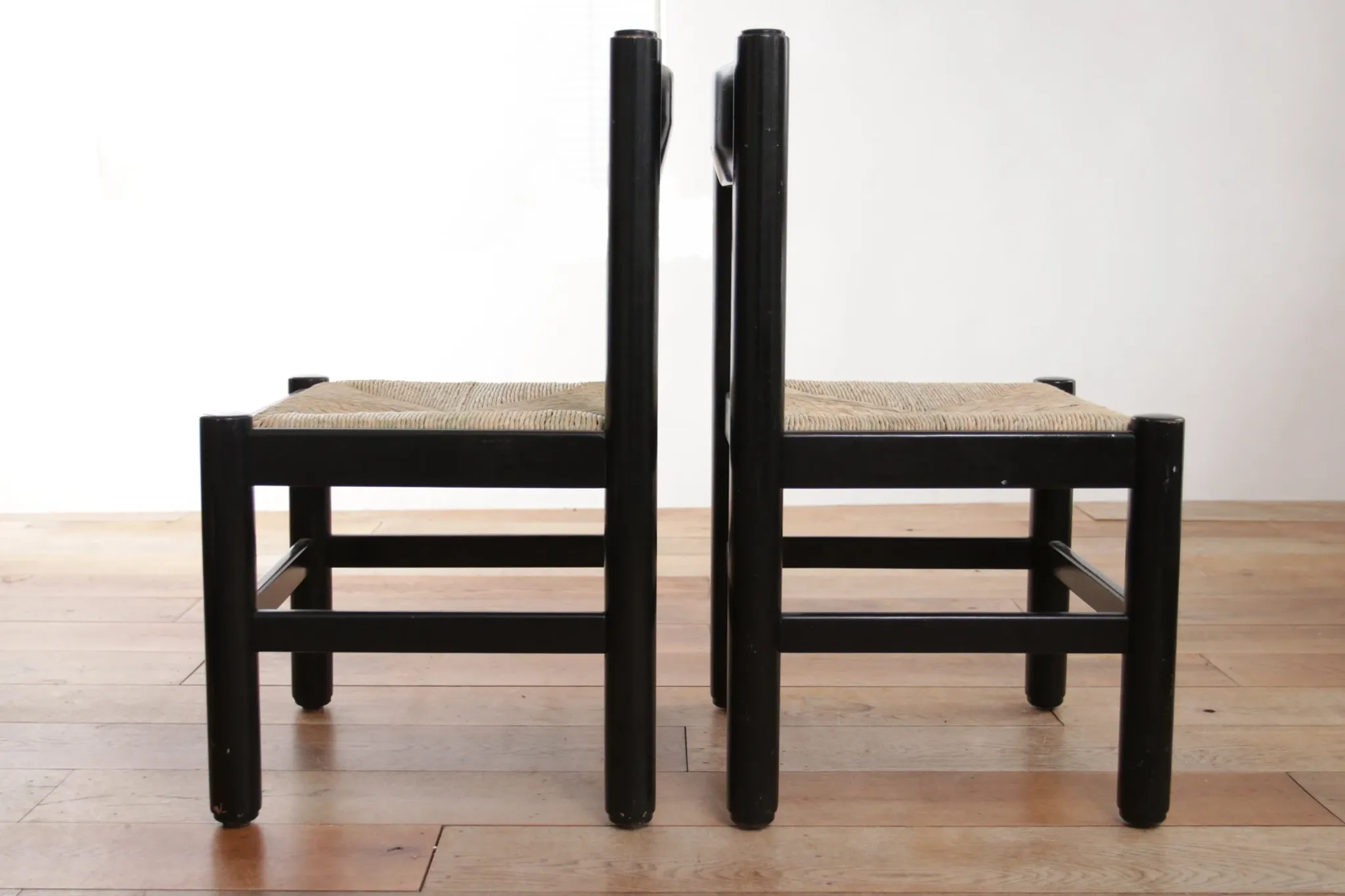 Set of 2 black rush dining chairs – Magistretti / Perriand style, 1970s