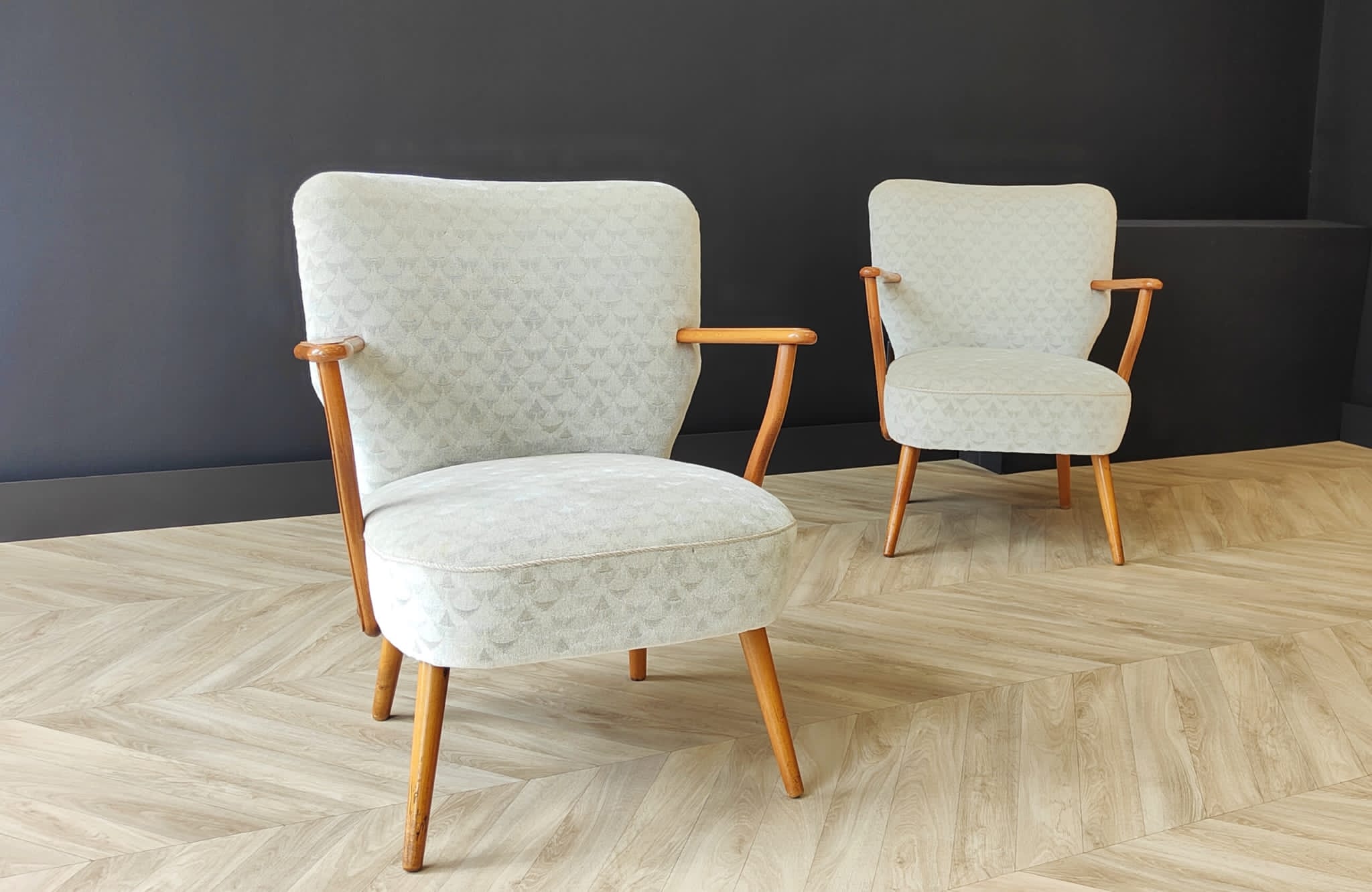 Two Mid Century cocktail chairs | set of 2 chairs