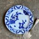 Assiette à gâteau Creil et Montereau en faïence bleue, service "Japon" vers 1895