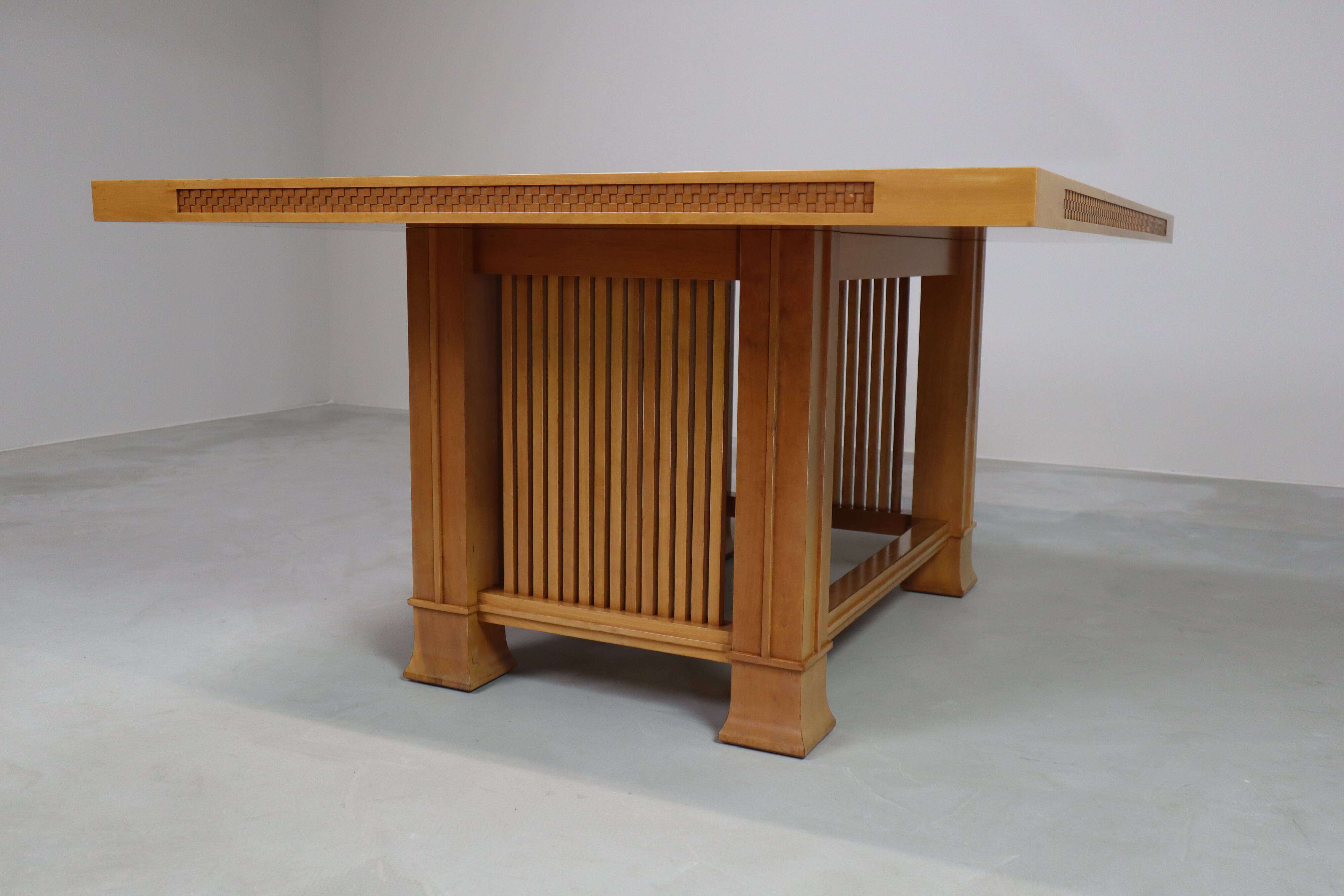 Husser 615 dining table by Frank Lloyd Wright produced by Cassina