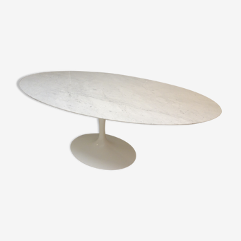 Table Knoll en marbre blanc de carrare par Eero Saarinen