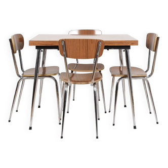 Table à rallonges en formica avec 4 chaises, ensemble, vintage des années 70.