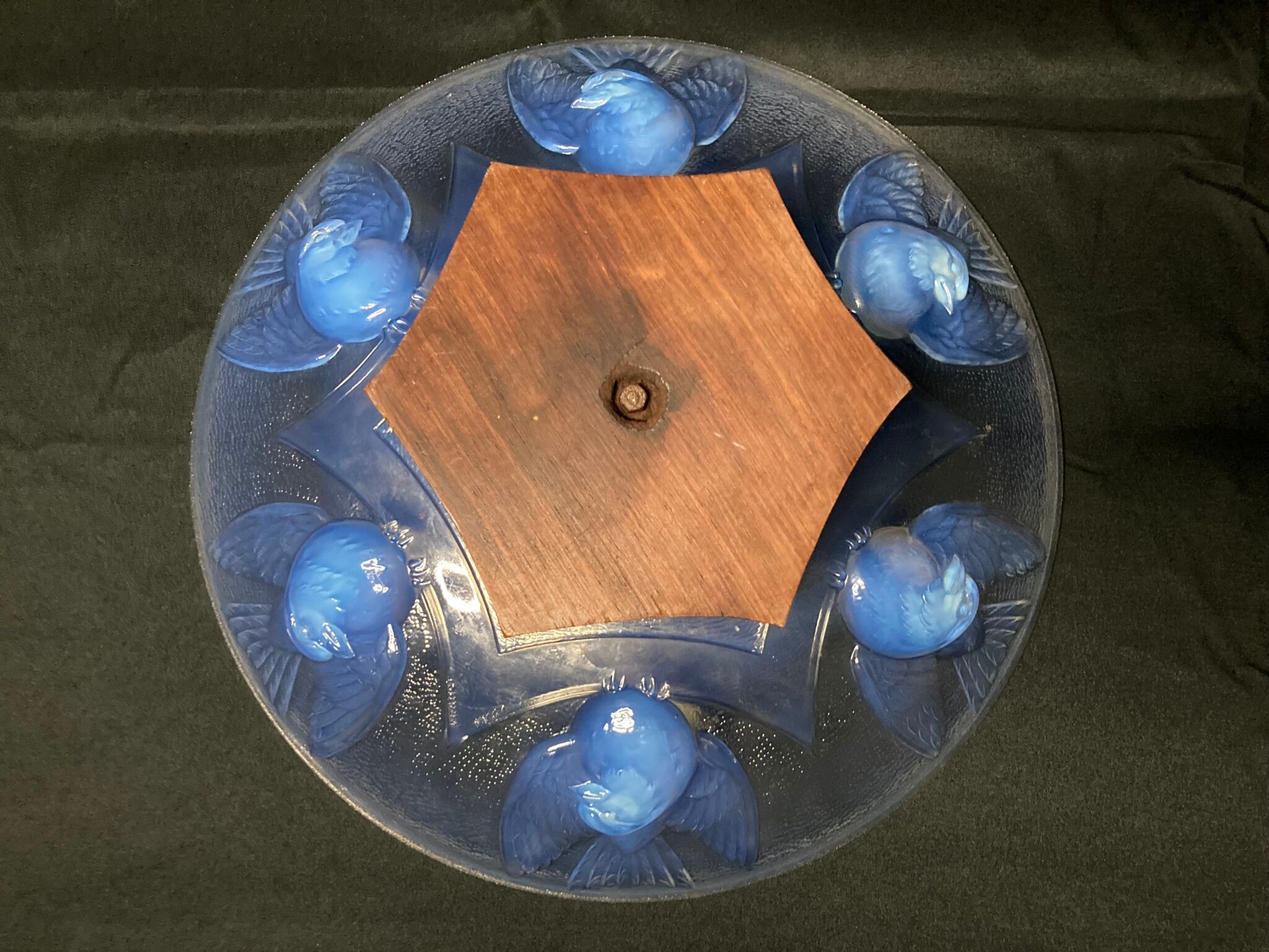 Art Deco bird bowl in opalescent glass, signed circa 1930