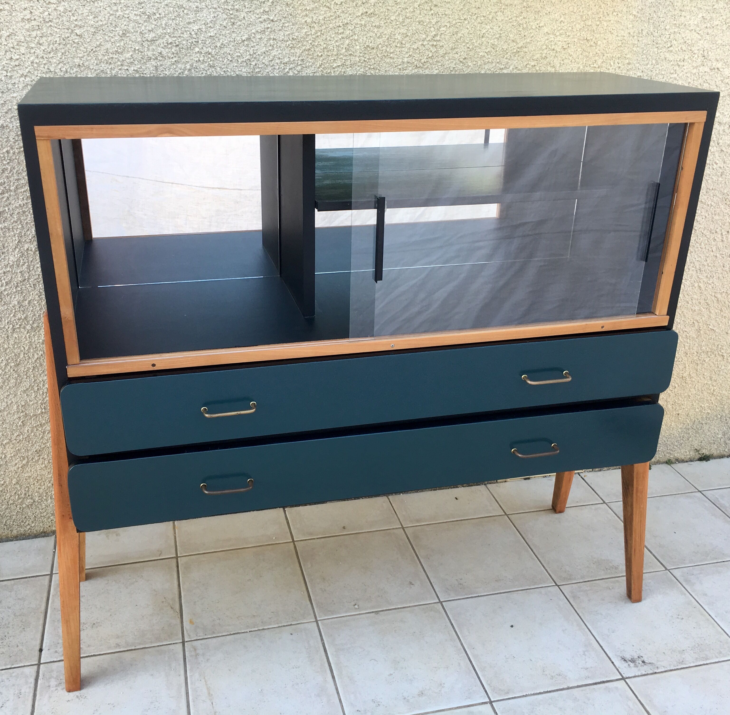 Showcase vintage compass feet